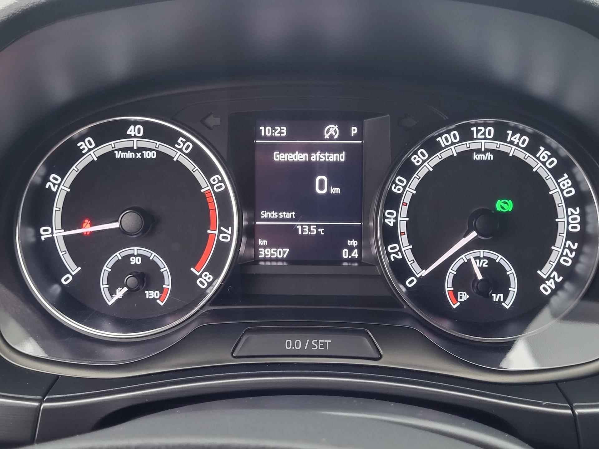 Skoda Fabia Combi 1.0 TSI Style | Met afneembare trekhaak, AppleCarPlay/AndroidAuto, navigatie, cruise control en stoelverwarming - 22/31