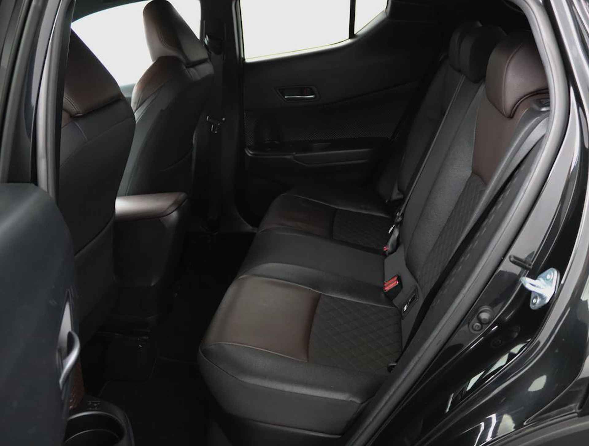 Toyota C-HR 1.8 Hybrid Premium | Full map navigatie | Camera | 1/2 lederen bekleding | All season banden | - 18/51