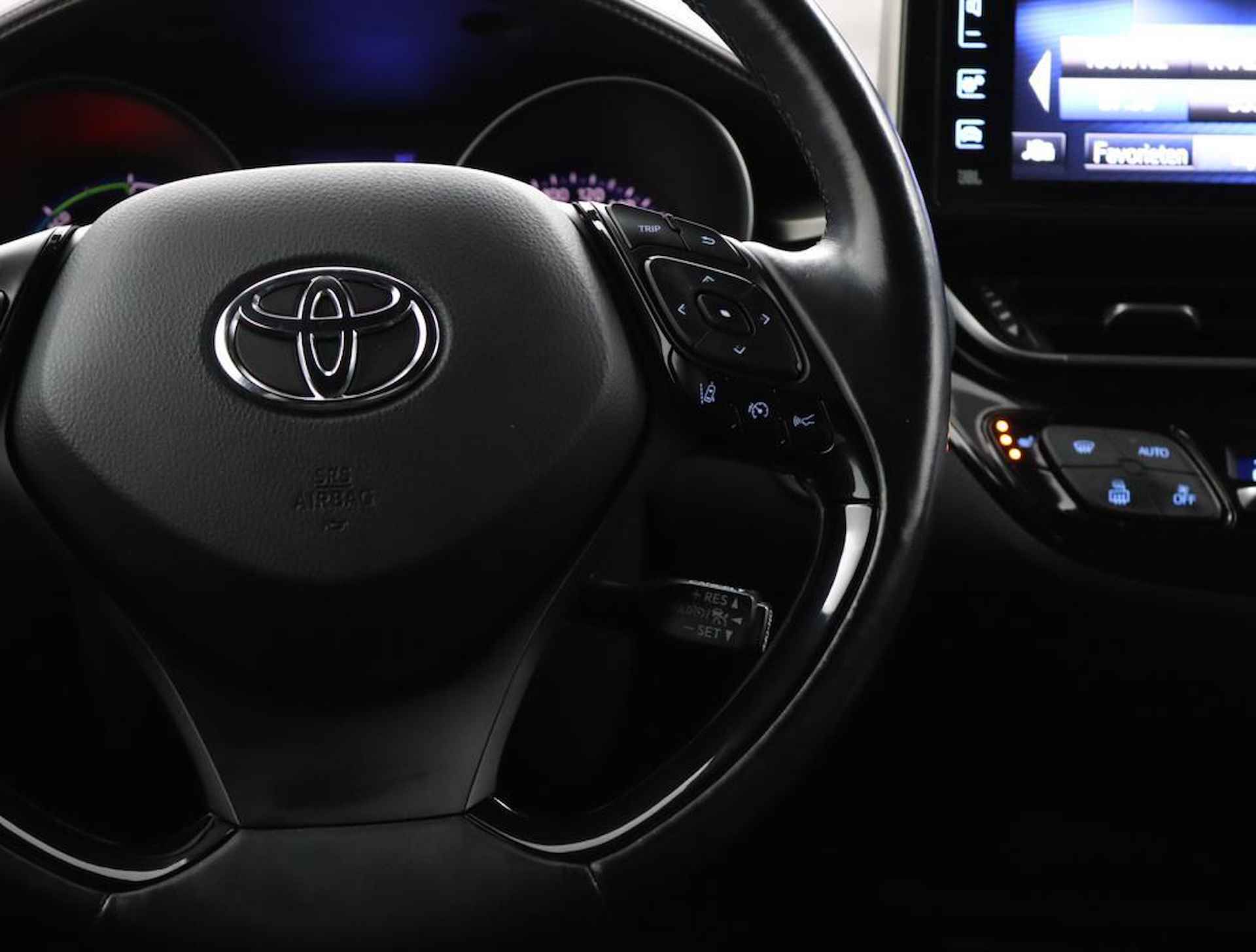 Toyota C-HR 1.8 Hybrid Executive | Full map navigatie | Camera | 1/2 lederen bekleding | All season banden | - 21/51