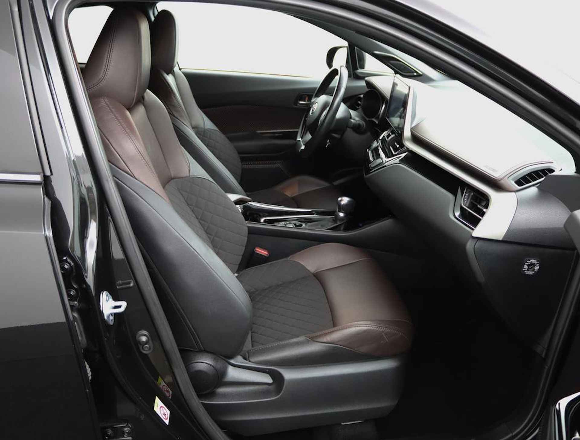 Toyota C-HR 1.8 Hybrid Premium | Full map navigatie | Camera | 1/2 lederen bekleding | All season banden | - 22/51
