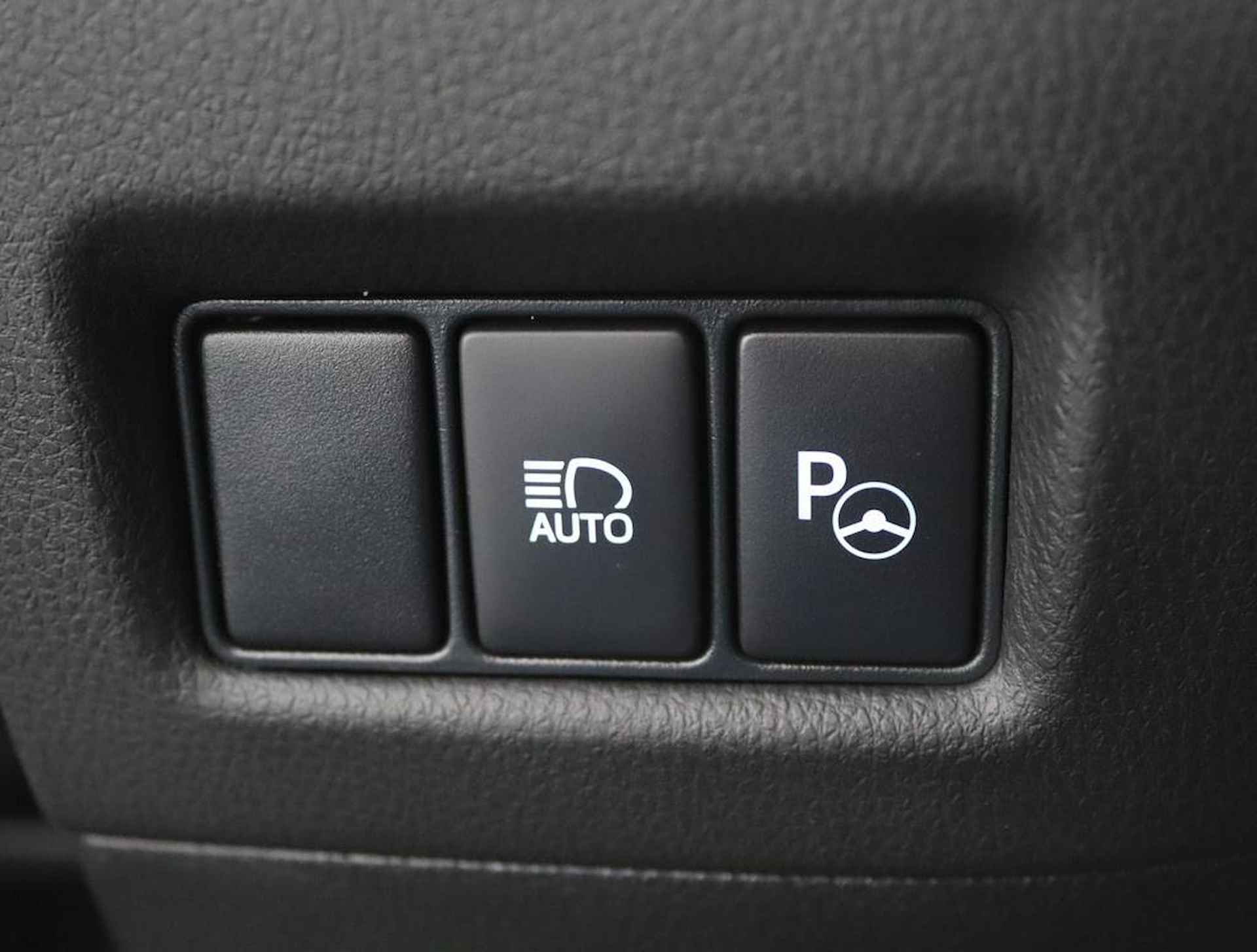 Toyota C-HR 1.8 Hybrid Premium | Full map navigatie | Camera | 1/2 lederen bekleding | All season banden | - 29/51