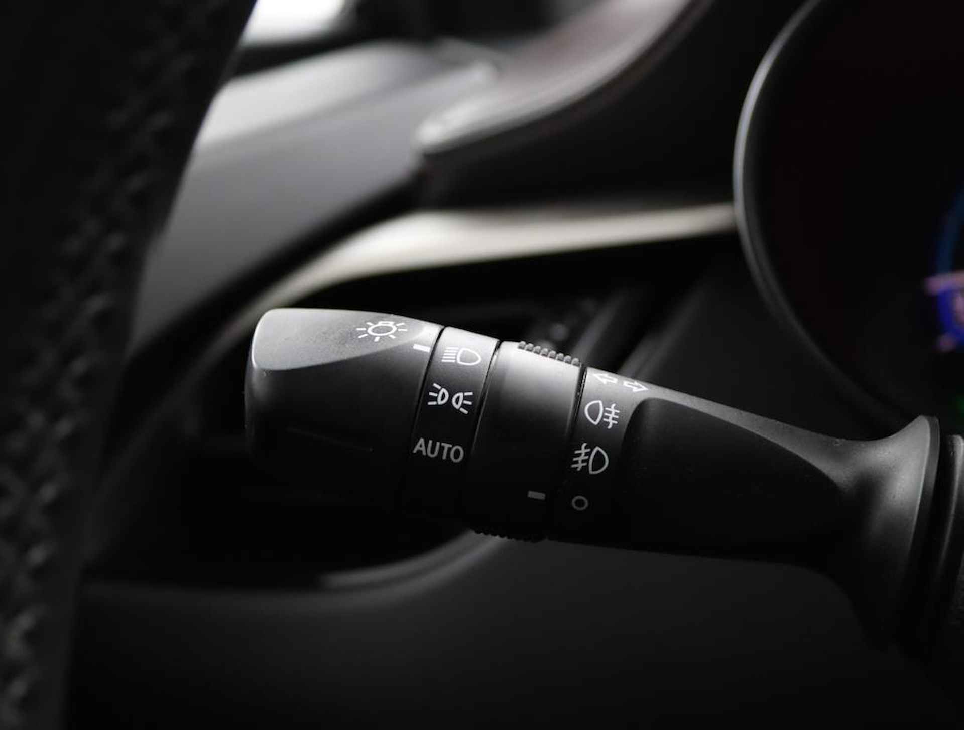 Toyota C-HR 1.8 Hybrid Premium | Full map navigatie | Camera | 1/2 lederen bekleding | All season banden | - 30/51