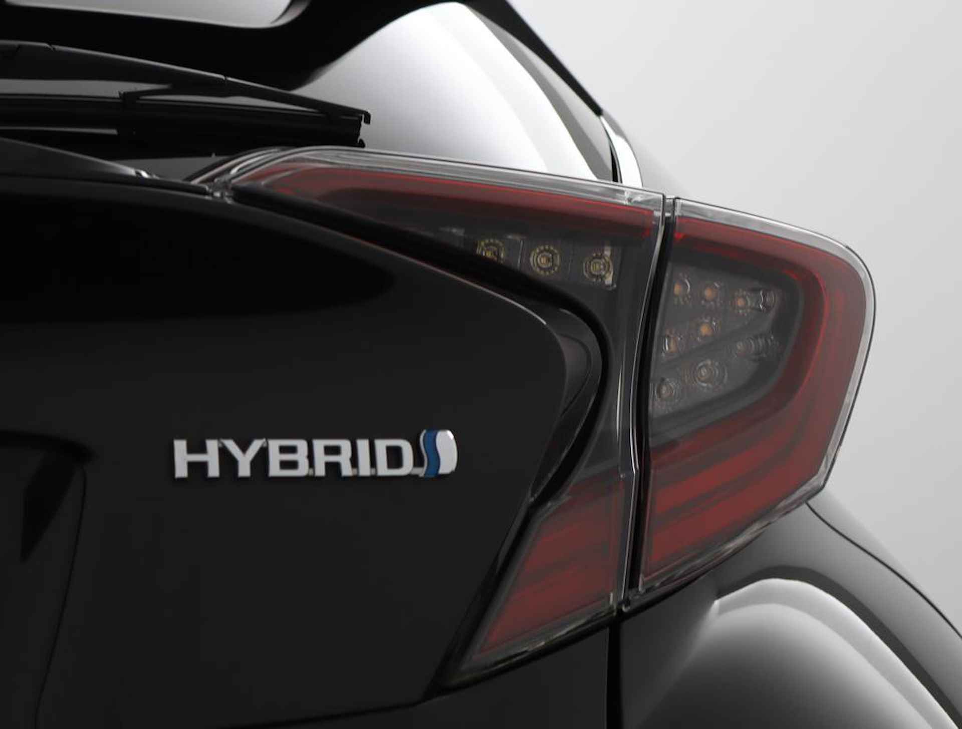 Toyota C-HR 1.8 Hybrid Premium | Full map navigatie | Camera | 1/2 lederen bekleding | All season banden | - 40/51