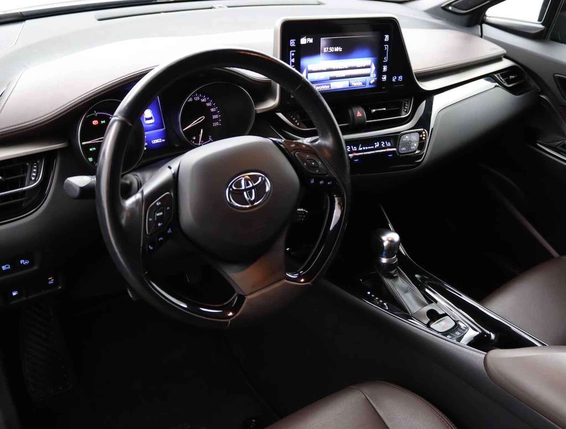 Toyota C-HR 1.8 Hybrid Premium | Full map navigatie | Camera | 1/2 lederen bekleding | All season banden | - 46/51