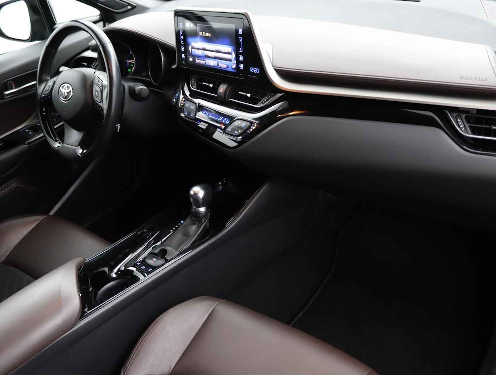Toyota C-HR 1.8 Hybrid Premium | Full map navigatie | Camera | 1/2 lederen bekleding | All season banden | - 47/51