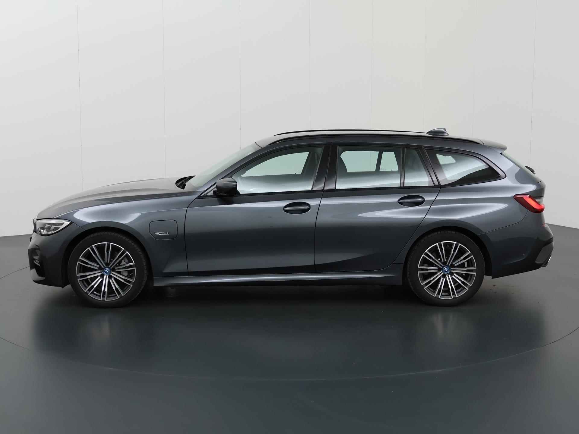 BMW 3-serie Touring 330e Business Edition Plus M-Sport | Trekhaak wegklapbaar | Sportstoelen | Digitaal Dashboard | Apple Car Play | Stoel/Stuurverwarming | Parkeercamera - 6/52