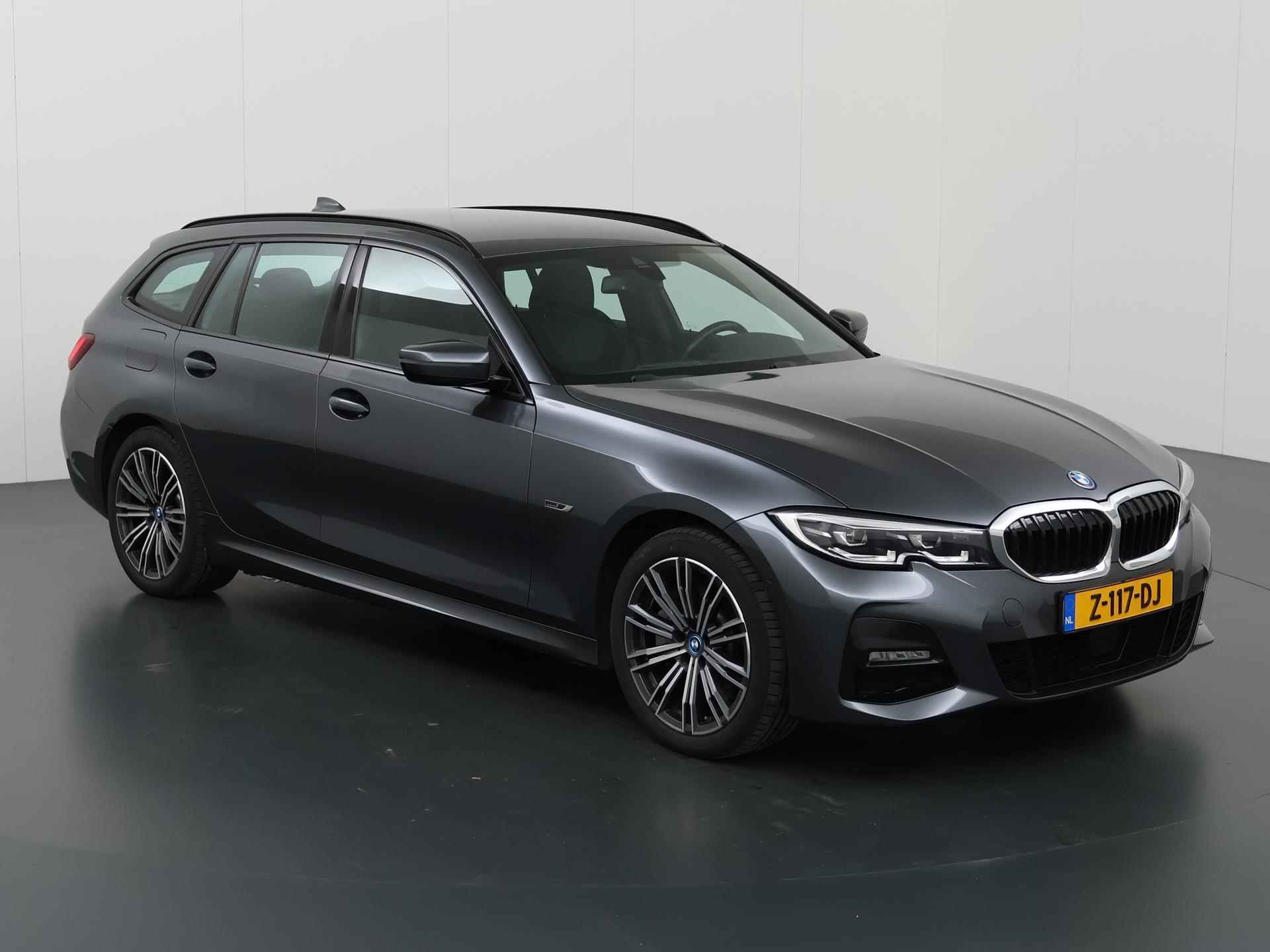 BMW 3-serie Touring 330e Business Edition Plus M-Sport | Trekhaak wegklapbaar | Sportstoelen | Digitaal Dashboard | Apple Car Play | Stoel/Stuurverwarming | Parkeercamera - 24/52