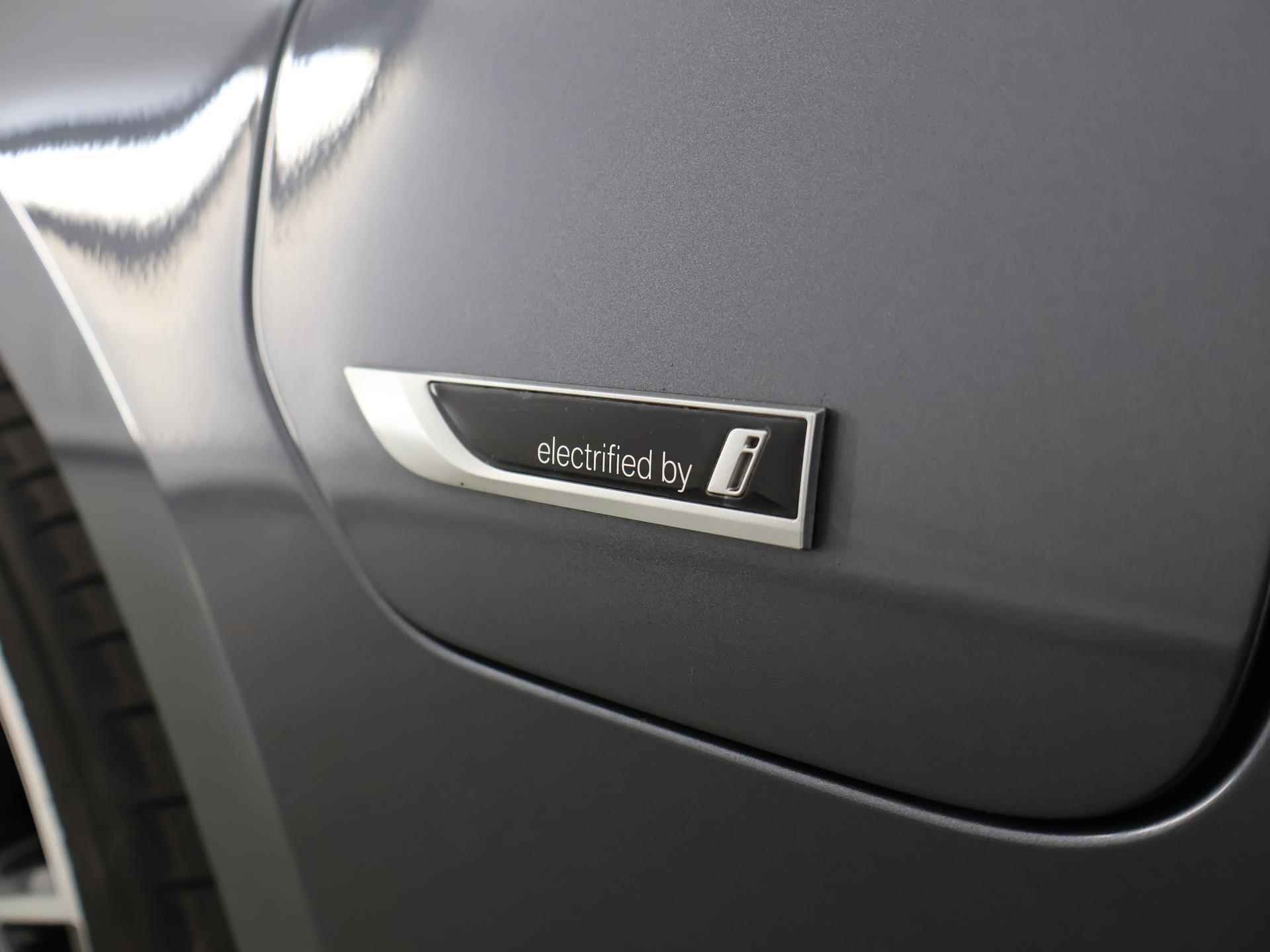 BMW 3-serie Touring 330e Business Edition Plus M-Sport | Trekhaak wegklapbaar | Sportstoelen | Digitaal Dashboard | Apple Car Play | Stoel/Stuurverwarming | Parkeercamera - 48/52