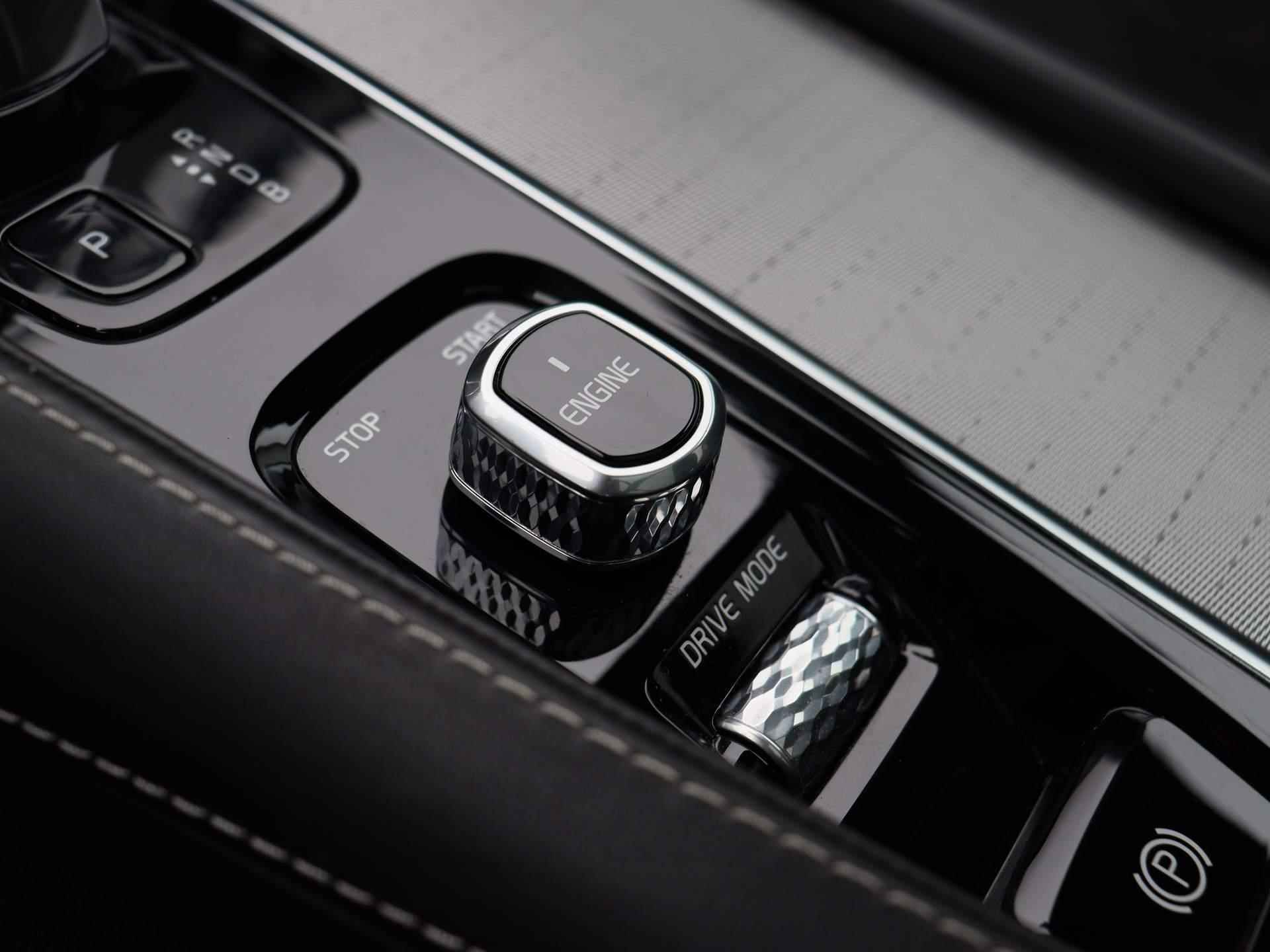 Volvo XC90 2.0 T8 Twin Engine AWD R-Design | 7-ZITS | PANORAMADAK | NAVIGATIE | WEGKLAPBARE TREKHAAK | ELEKTRISCHE ACHTERKLEP | ACHTERUITRIJCAMERA | STOELVERWARMING | LANE ASSSIST | ELEKTRISCHE VOORSTOELEN MET GEHEUGEN | ADAPTIVE CRUISE CONTROL | - 22/38