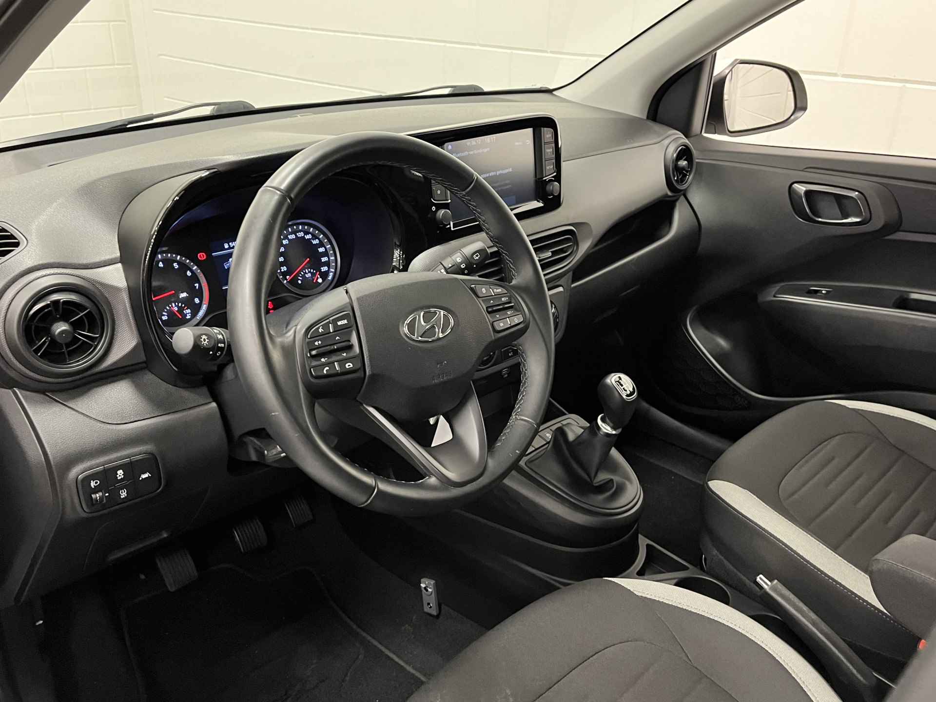 Hyundai i10 1.0 Comfort APPLE / ANDROID NAVIGATIE | AIRCO | CRUISE CONTROL | LEUKE ZUINIGE AUTO! - 16/39