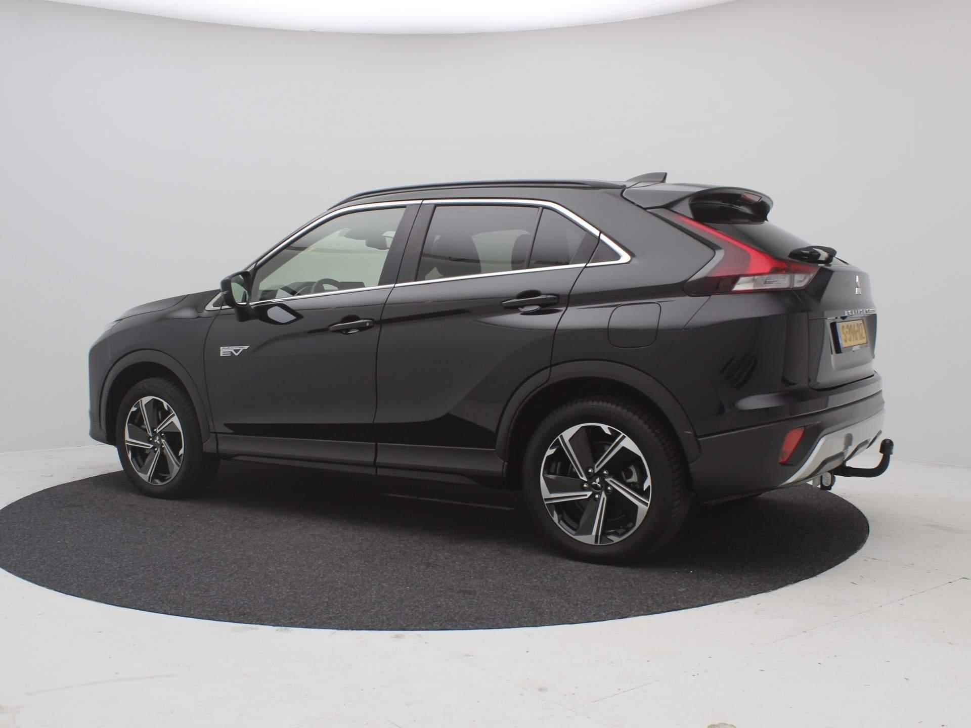 Mitsubishi Eclipse Cross 2.4 PHEV Intense+ / Trekhaak / 1500KG Trekgewicht / All season banden / NL auto / 1ste Eigenaar / Navigatie / Parkeersensoren voor & achter / Historie aanwezig / - 10/73