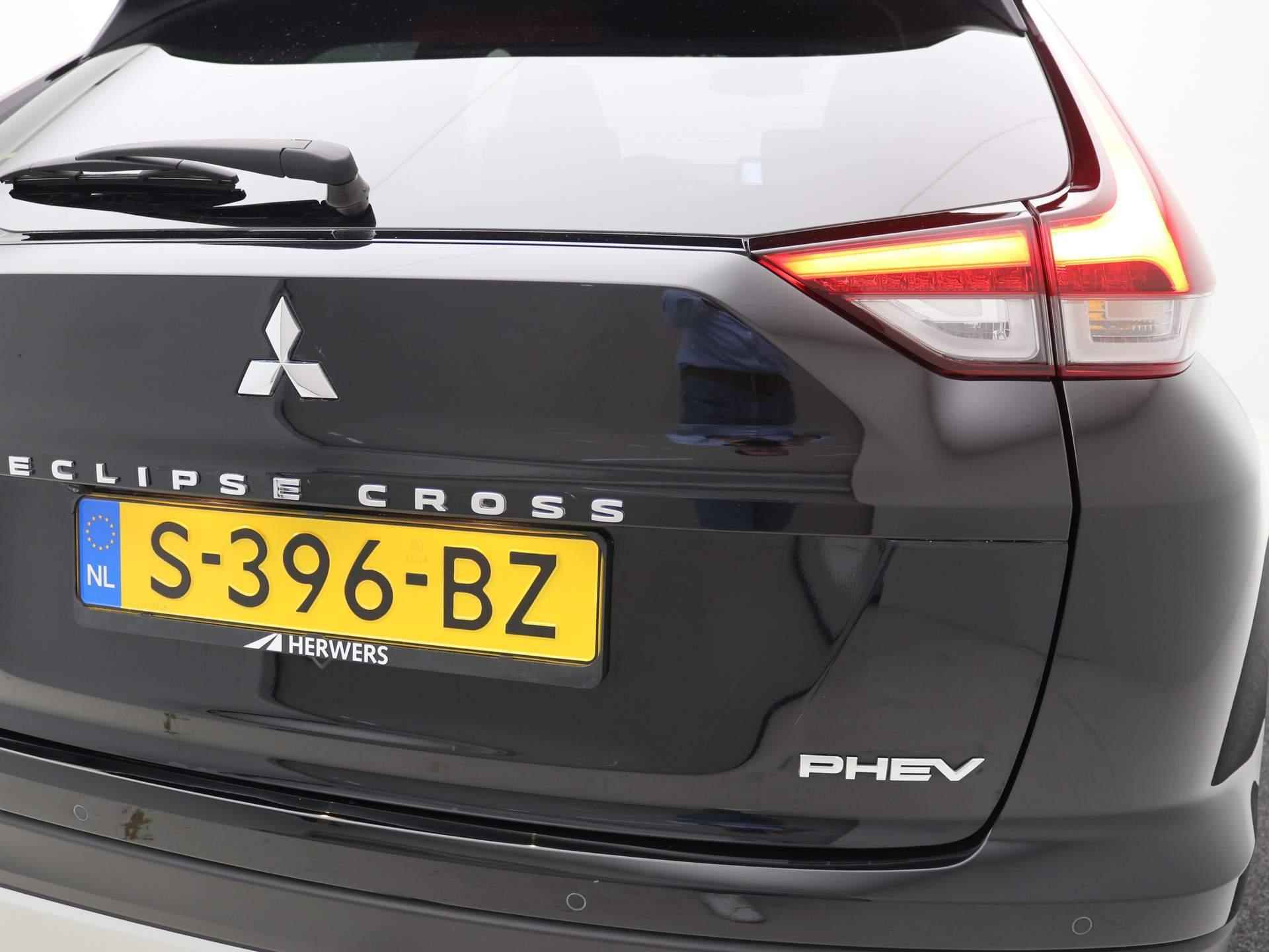 Mitsubishi Eclipse Cross 2.4 PHEV Intense+ / Trekhaak / 1500KG Trekgewicht / All season banden / NL auto / 1ste Eigenaar / Navigatie / Parkeersensoren voor & achter / Historie aanwezig / - 70/73