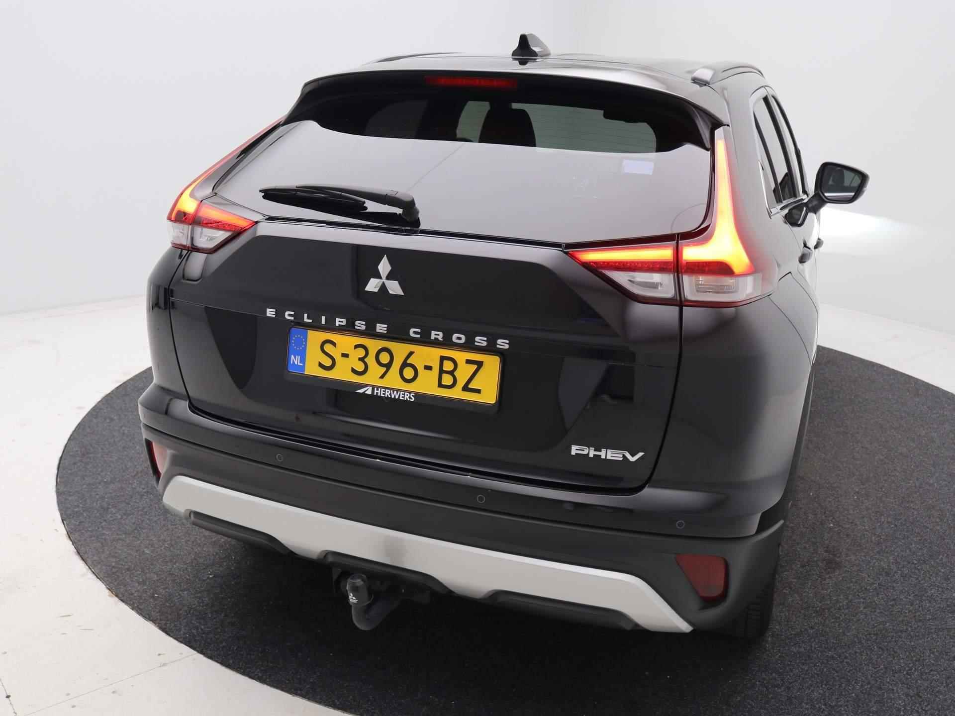 Mitsubishi Eclipse Cross 2.4 PHEV Intense+ / Trekhaak / 1500KG Trekgewicht / All season banden / NL auto / 1ste Eigenaar / Navigatie / Parkeersensoren voor & achter / Historie aanwezig / - 71/73