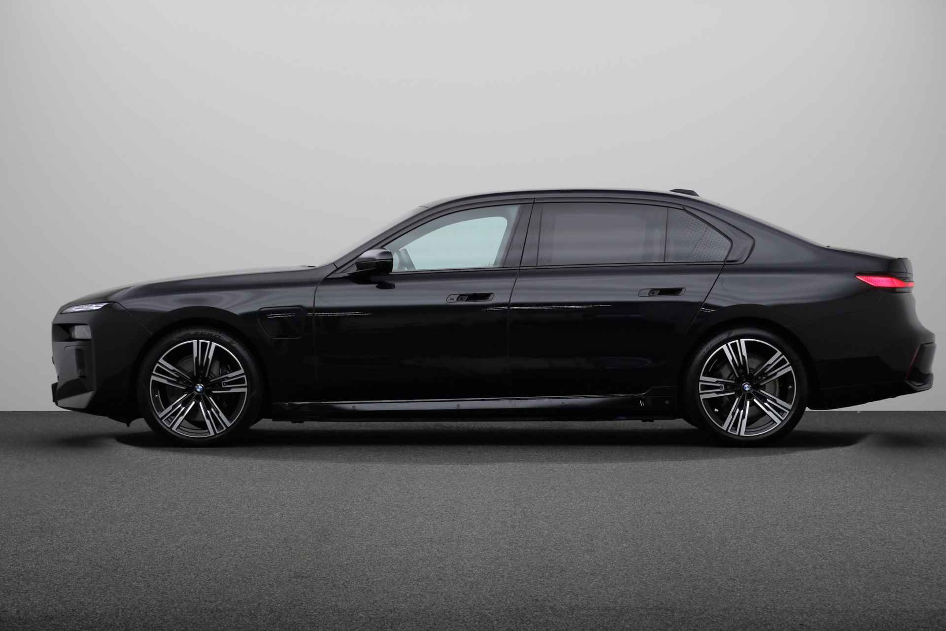 BMW 7 Serie 750e xDrive | M-Sportpakket pro | Connoisseur Pack | Klimaat-akoestiek pakket | Executive pakket | Bowers & Wilkins Diamond Surround Sound System |Panoramadak Sky Lounge | - 7/58