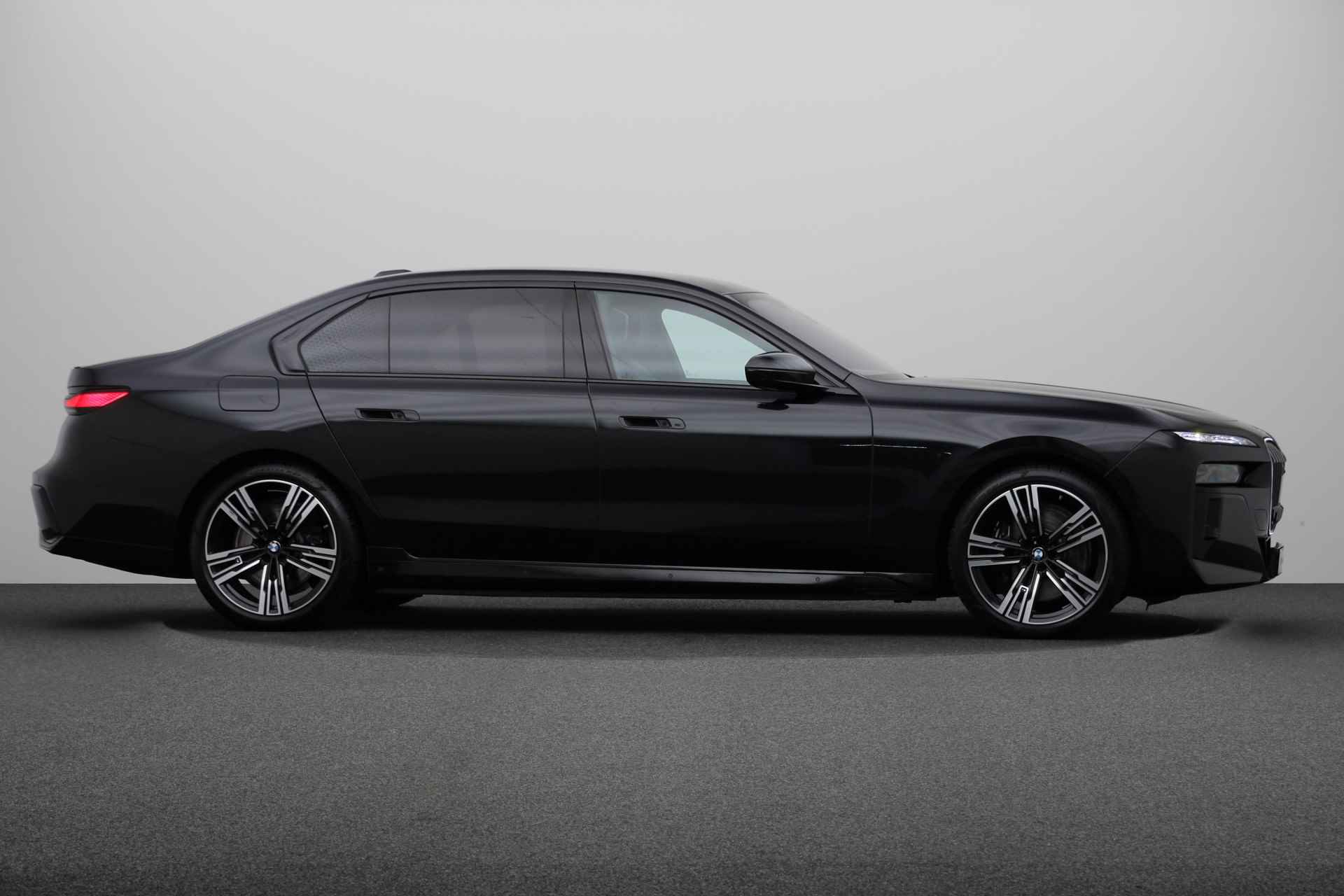 BMW 7 Serie 750e xDrive | M-Sportpakket pro | Connoisseur Pack | Klimaat-akoestiek pakket | Executive pakket | Bowers & Wilkins Diamond Surround Sound System |Panoramadak Sky Lounge | - 10/58