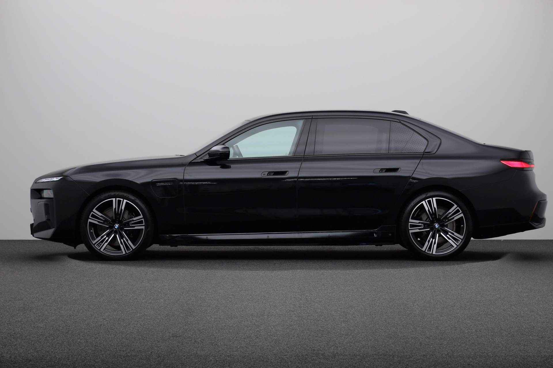 BMW 7 Serie 750e xDrive | M-Sportpakket pro | Connoisseur Pack | Klimaat-akoestiek pakket | Executive pakket | Bowers & Wilkins Diamond Surround Sound System |Panoramadak Sky Lounge | - 42/58