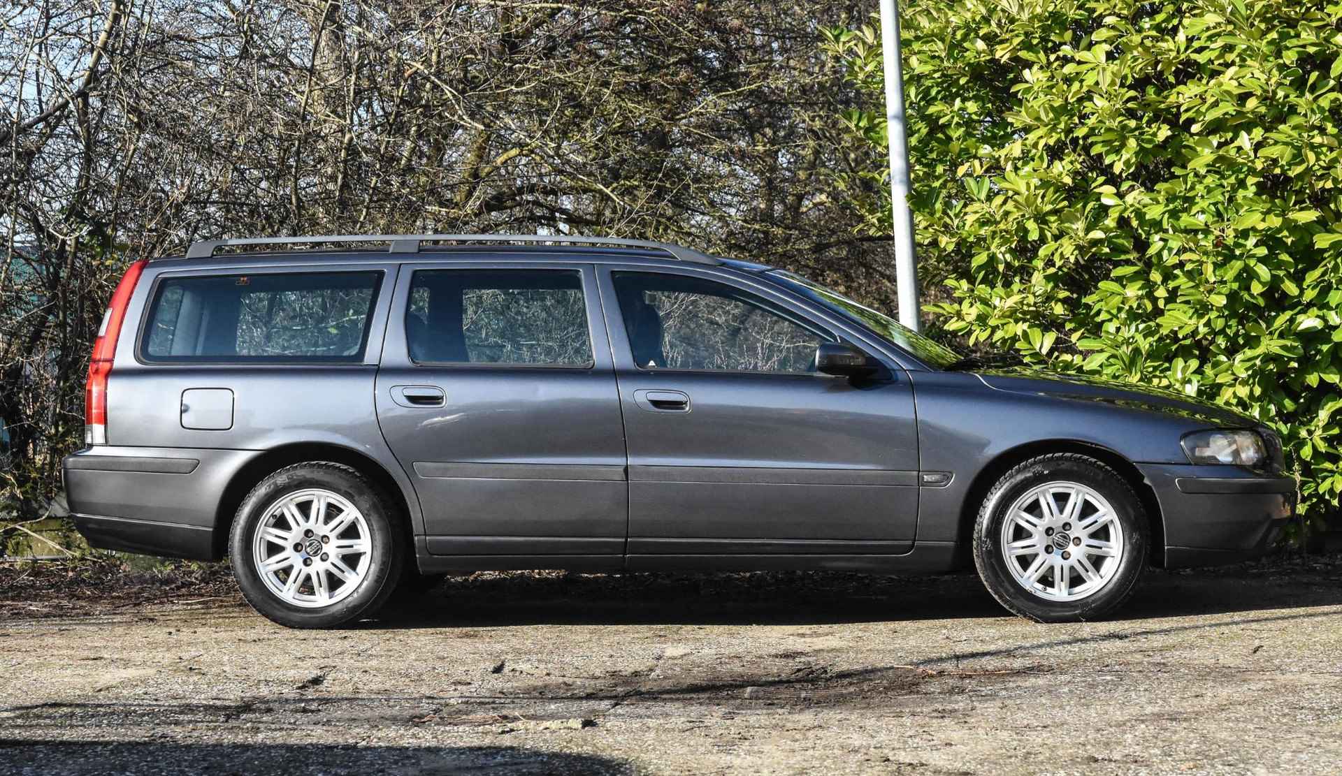 Volvo V70 2.4 Comfort Line automaat / airconditioning / cruise control / stoelverwarming / trekhaak / dakrails / 4 elektrische ramen - 28/38