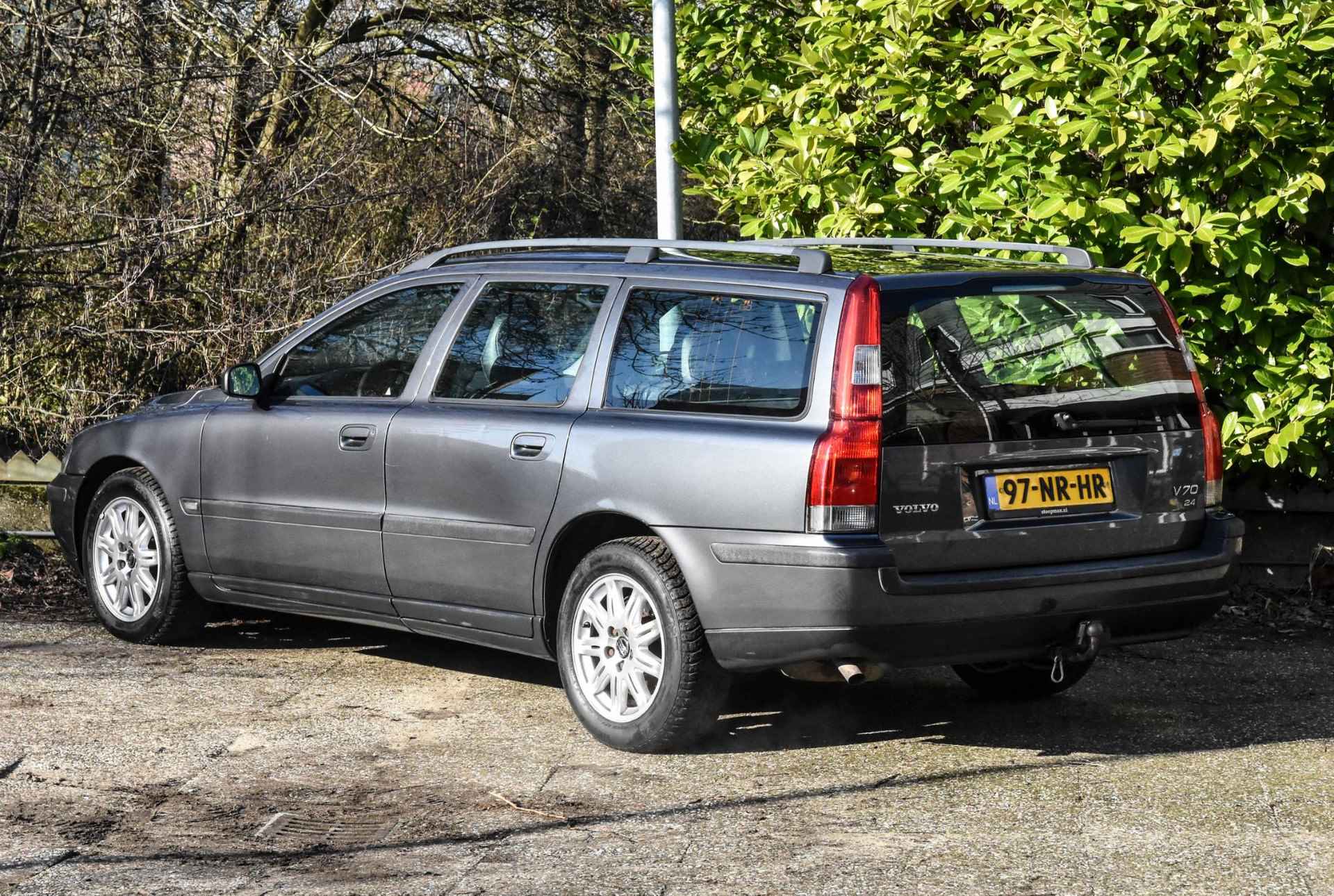 Volvo V70 2.4 Comfort Line automaat / airconditioning / cruise control / stoelverwarming / trekhaak / dakrails / 4 elektrische ramen - 36/38