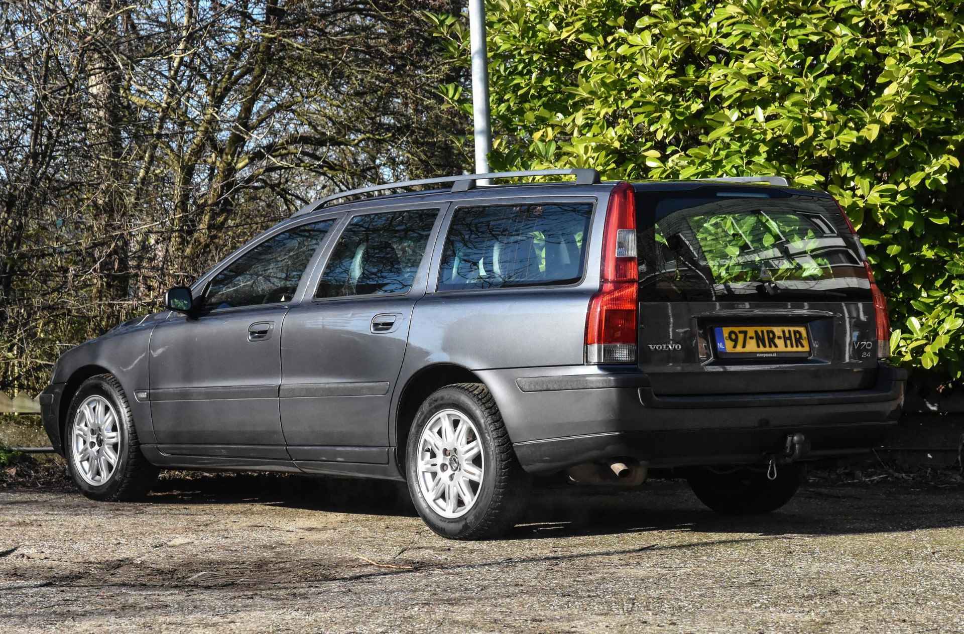 Volvo V70 2.4 Comfort Line automaat / airconditioning / cruise control / stoelverwarming / trekhaak / dakrails / 4 elektrische ramen - 37/38