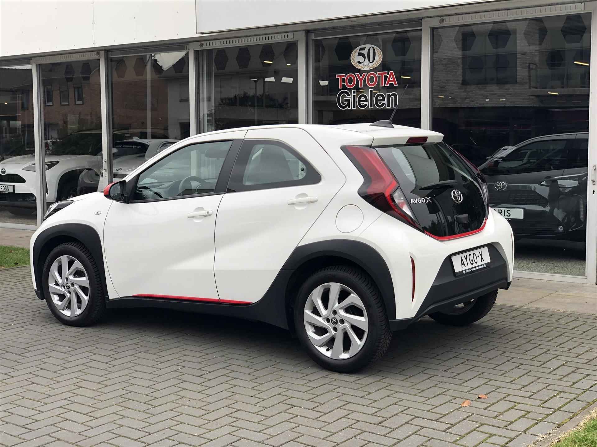 Toyota Aygo X 1.0 VVT-i First | Apple CarPlay/Android Auto, Lichtmetalen velgen, Licht + Regensensor, Parkeersensoren, Stuurbediening - 3/34