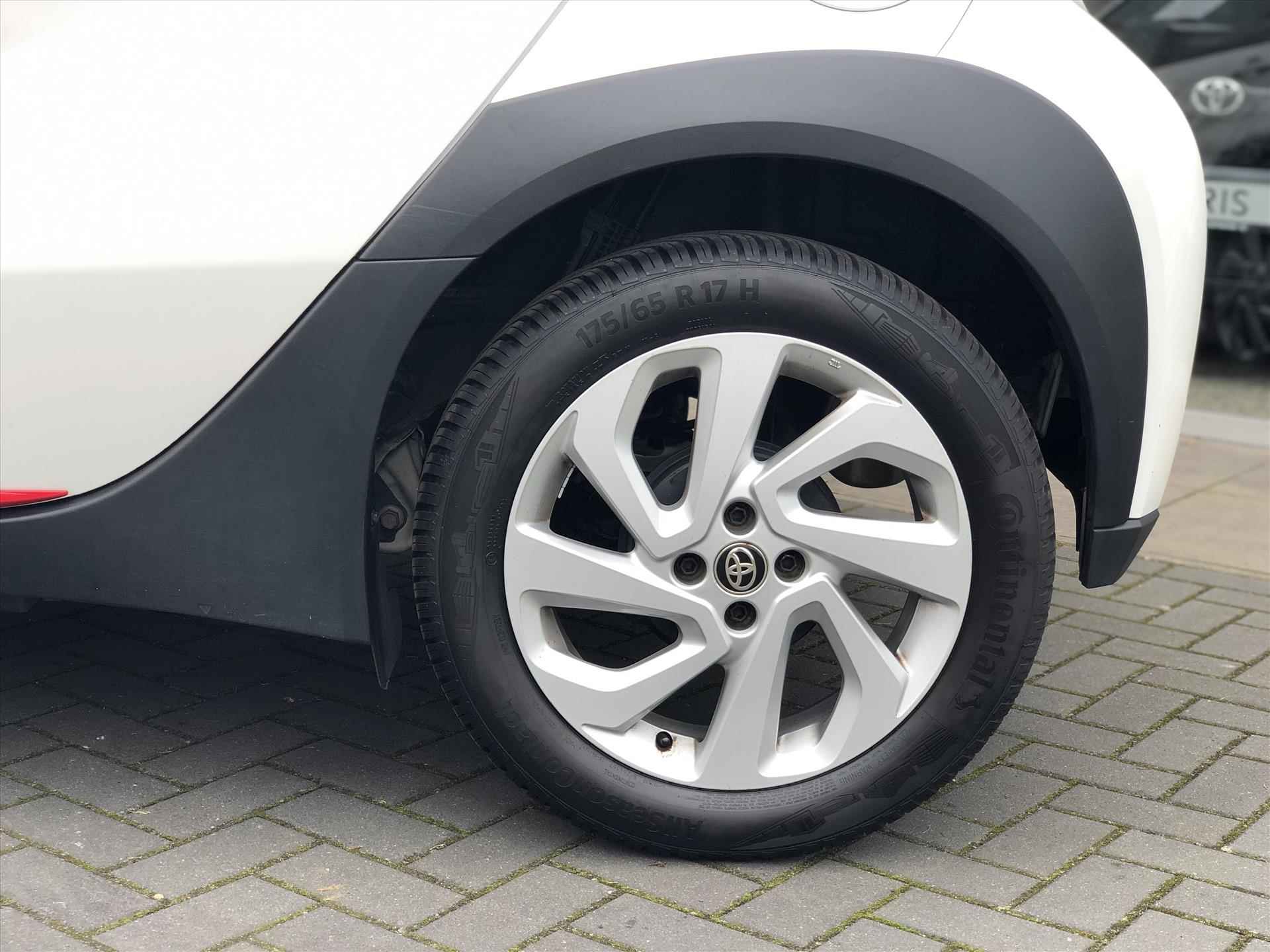 Toyota Aygo X 1.0 VVT-i First | Apple CarPlay/Android Auto, Lichtmetalen velgen, Licht + Regensensor, Parkeersensoren, Stuurbediening - 4/34