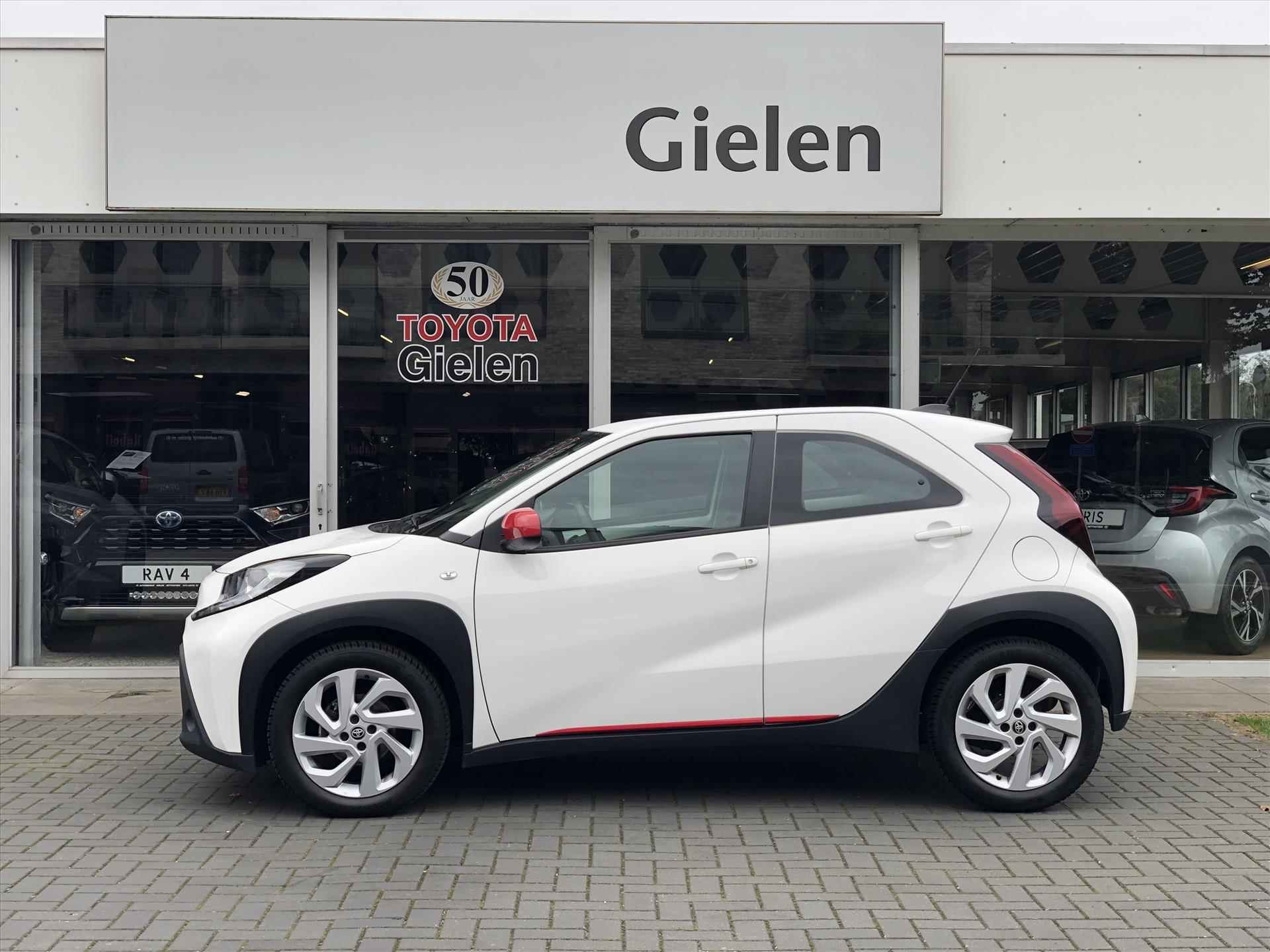 Toyota Aygo X 1.0 VVT-i First | Apple CarPlay/Android Auto, Lichtmetalen velgen, Licht + Regensensor, Parkeersensoren, Stuurbediening - 6/34