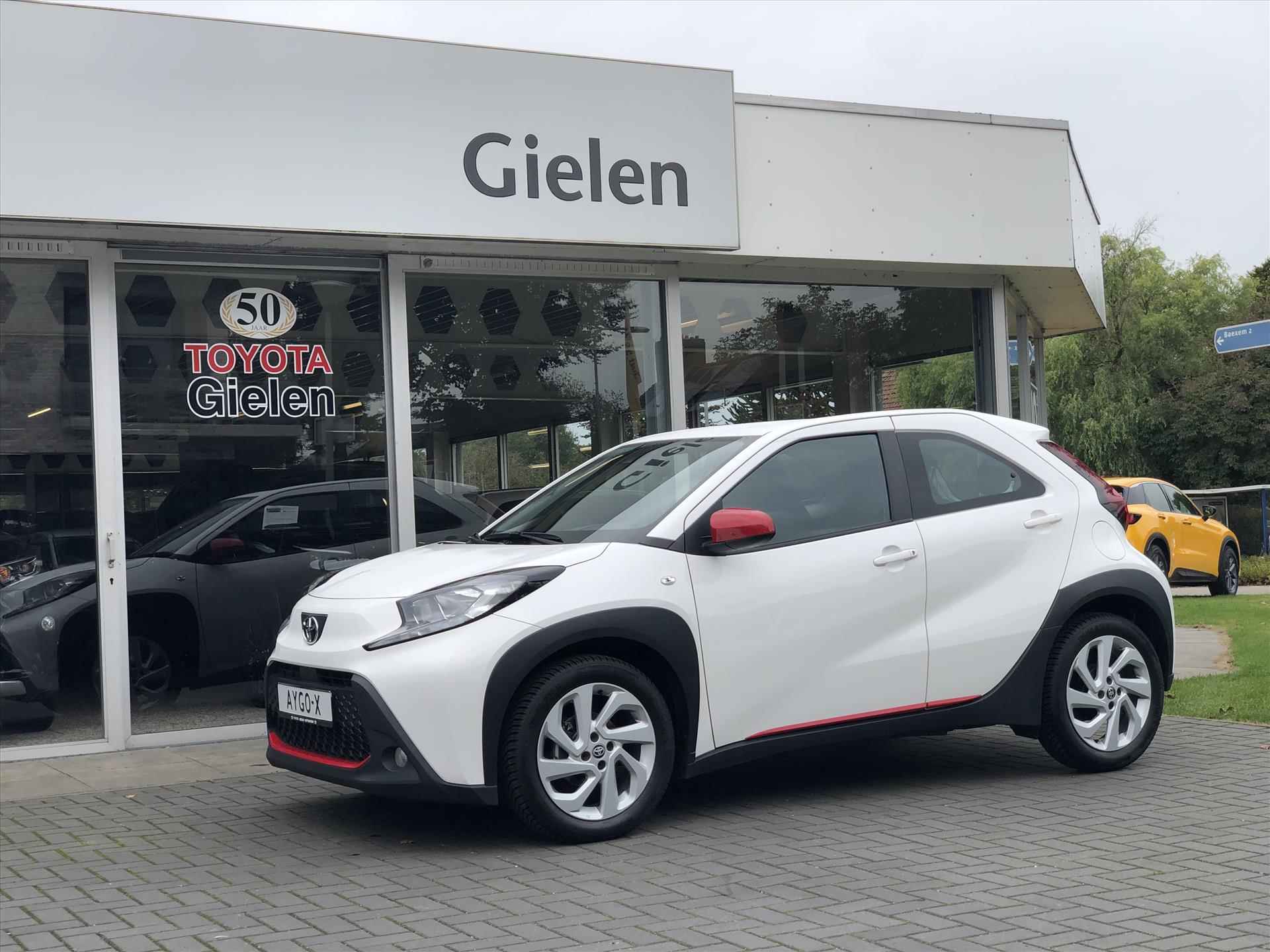 Toyota Aygo X 1.0 VVT-i First | Apple CarPlay/Android Auto, Lichtmetalen velgen, Licht + Regensensor, Parkeersensoren, Stuurbediening - 8/34