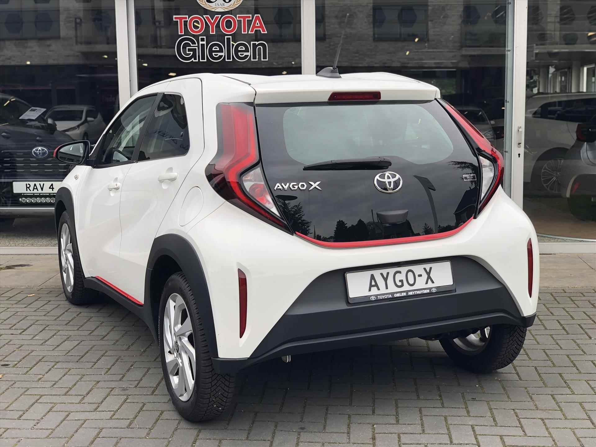 Toyota Aygo X 1.0 VVT-i First | Apple CarPlay/Android Auto, Lichtmetalen velgen, Licht + Regensensor, Parkeersensoren, Stuurbediening - 11/34