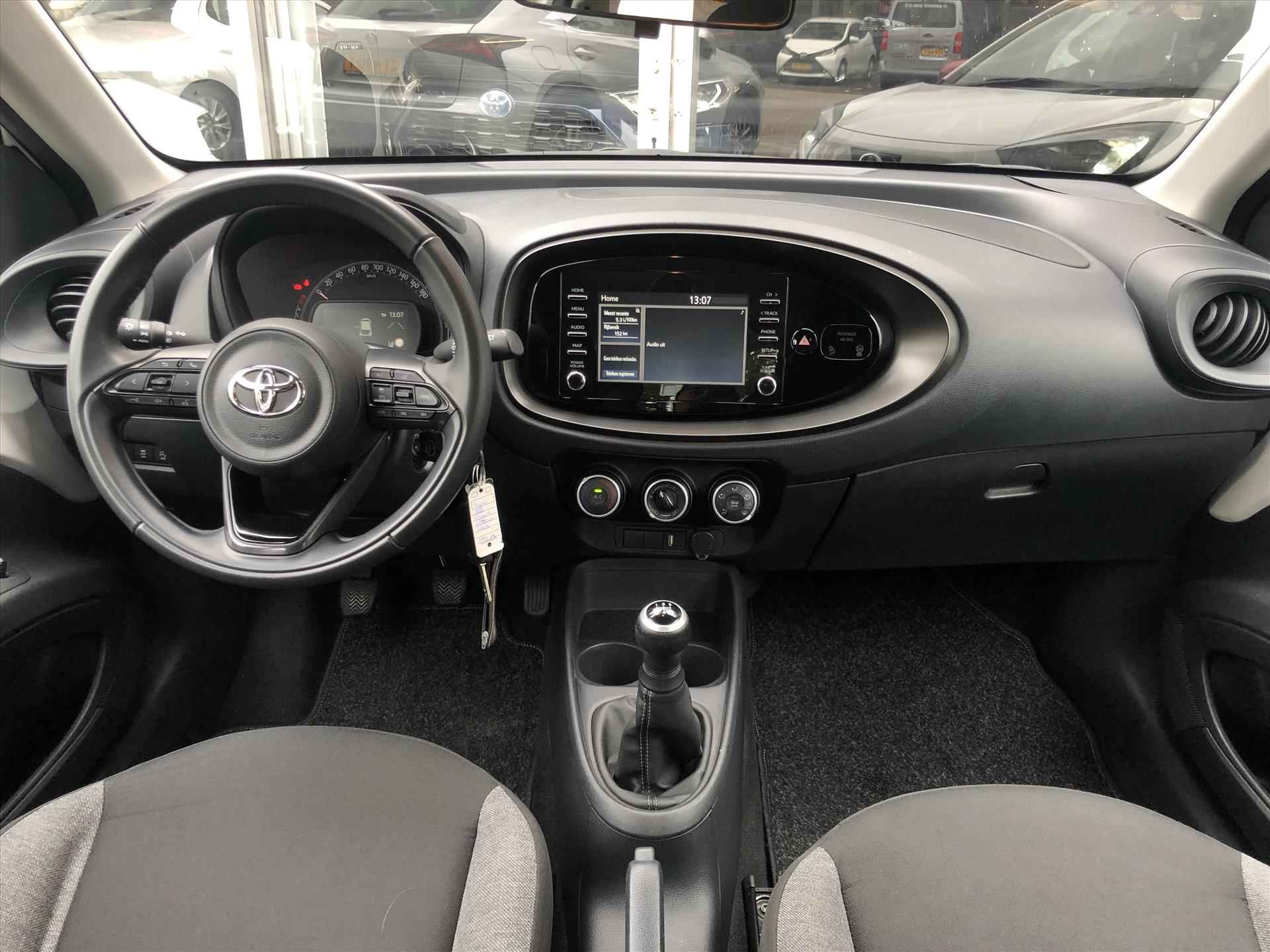 Toyota Aygo X 1.0 VVT-i First | Apple CarPlay/Android Auto, Lichtmetalen velgen, Licht + Regensensor, Parkeersensoren, Stuurbediening - 12/34