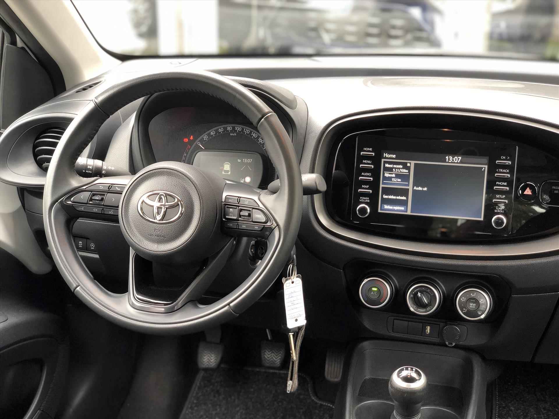 Toyota Aygo X 1.0 VVT-i First | Apple CarPlay/Android Auto, Lichtmetalen velgen, Licht + Regensensor, Parkeersensoren, Stuurbediening - 13/34