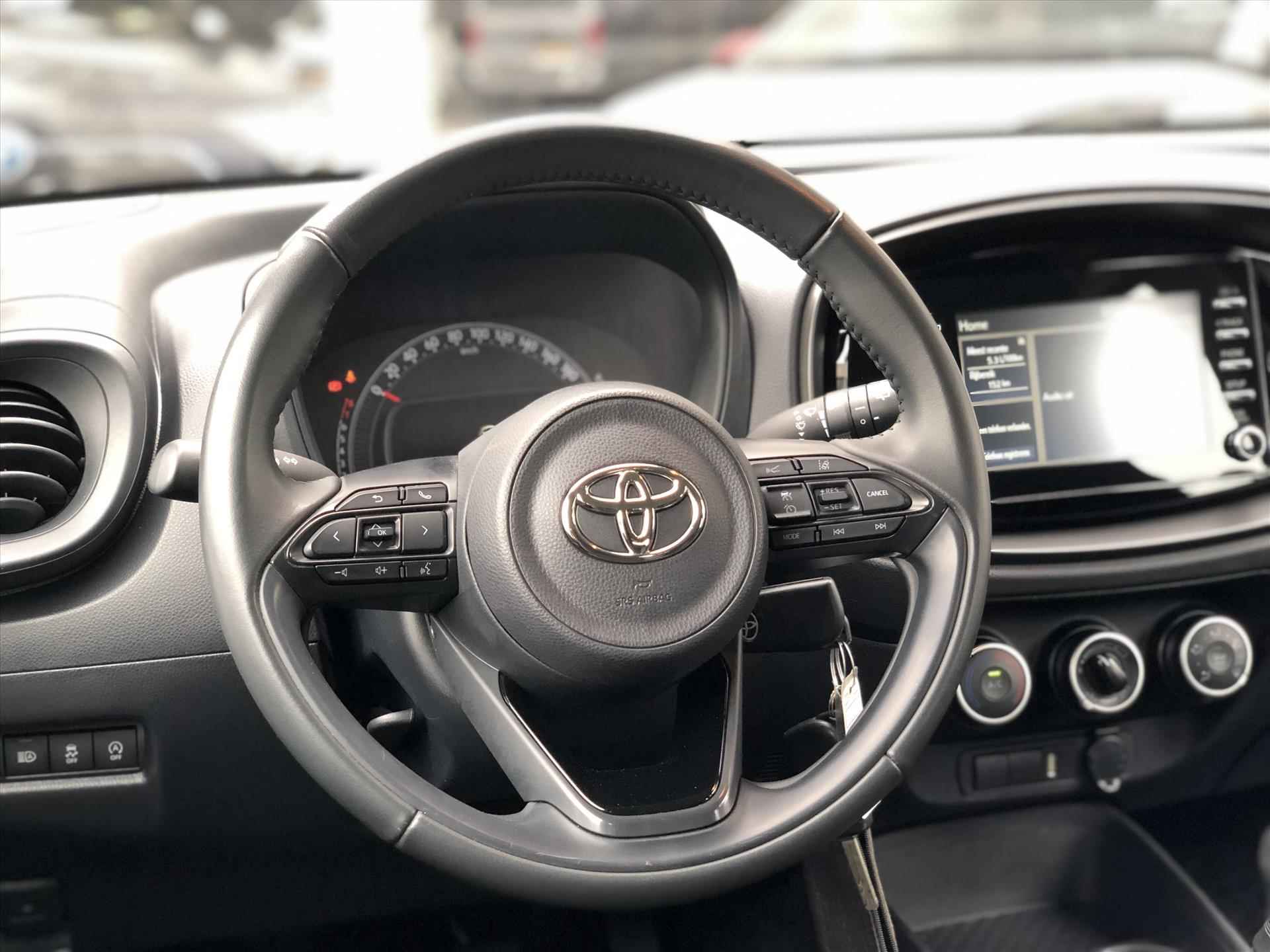 Toyota Aygo X 1.0 VVT-i First | Apple CarPlay/Android Auto, Lichtmetalen velgen, Licht + Regensensor, Parkeersensoren, Stuurbediening - 15/34