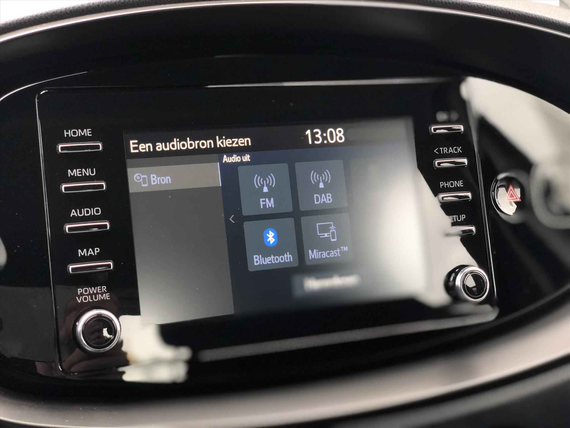 Toyota Aygo X 1.0 VVT-i First | Apple CarPlay/Android Auto, Lichtmetalen velgen, Licht + Regensensor, Parkeersensoren, Stuurbediening - 20/34