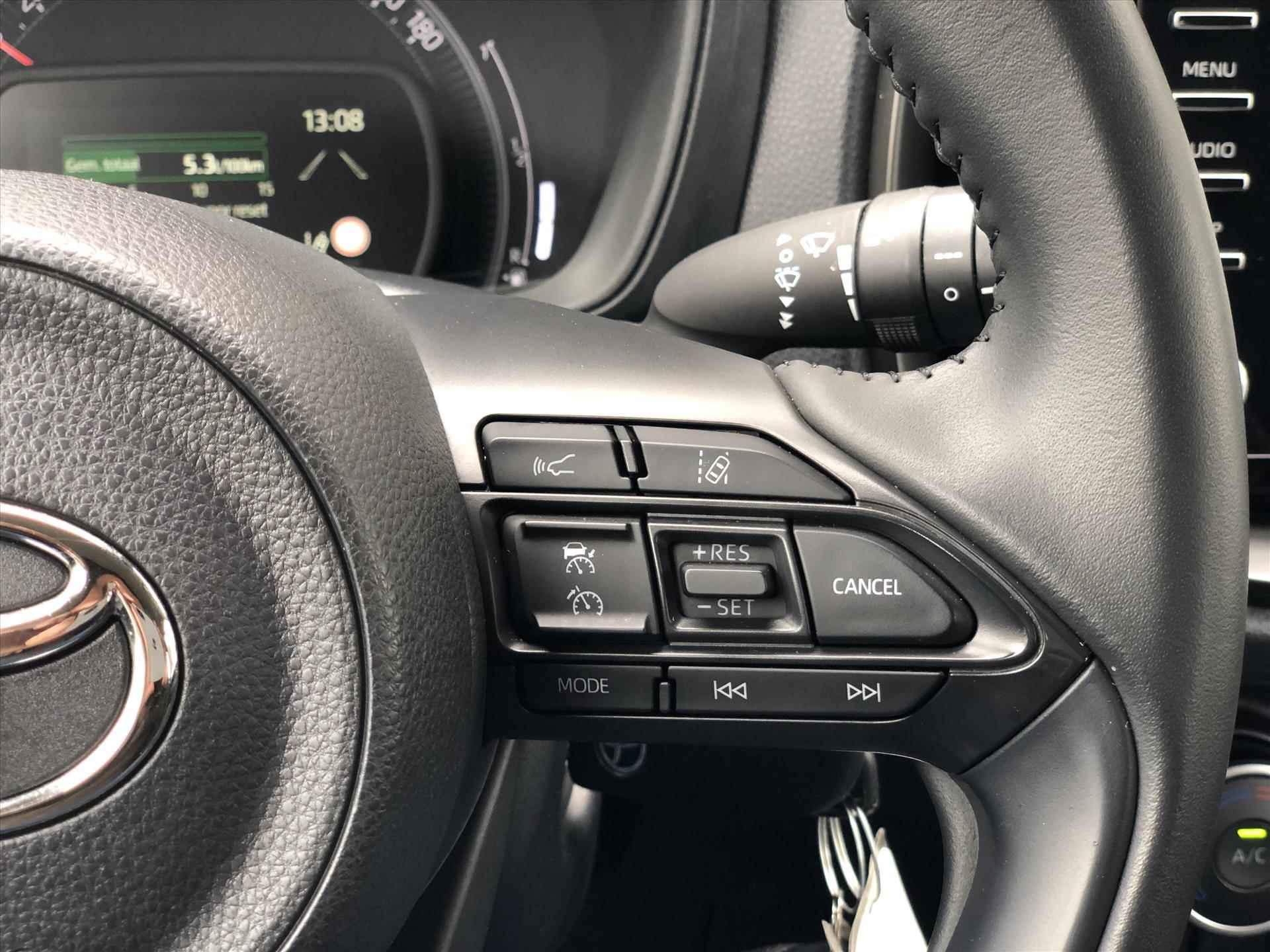 Toyota Aygo X 1.0 VVT-i First | Apple CarPlay/Android Auto, Lichtmetalen velgen, Licht + Regensensor, Parkeersensoren, Stuurbediening - 24/34