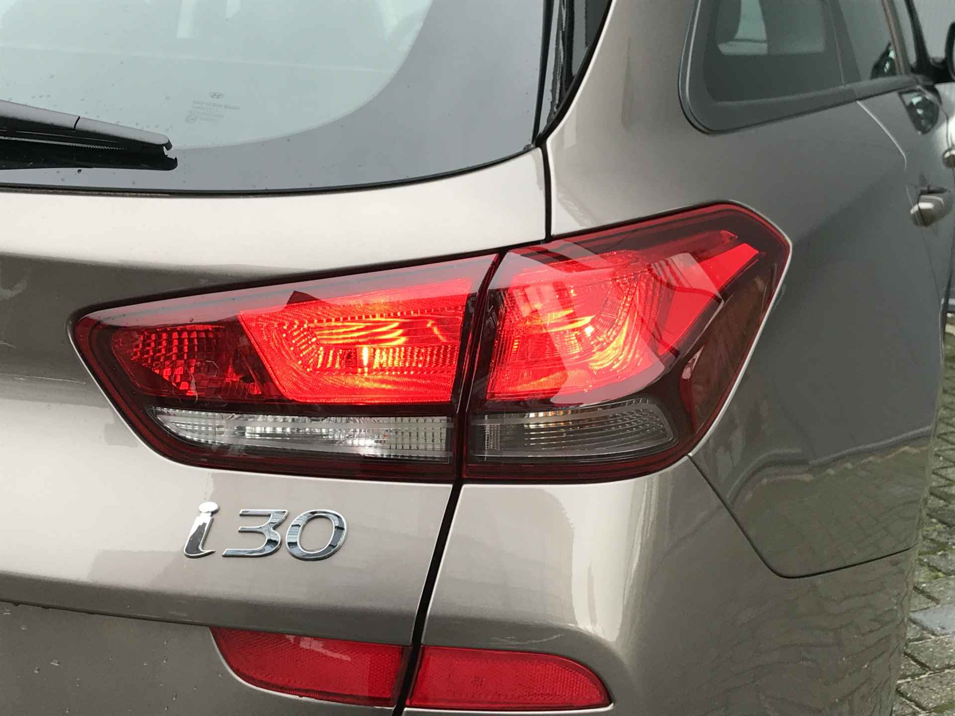Hyundai i30 Wagon 1.0 T-GDI 120pk MHEV Comfort Smart | Camera | Climate | Keyless | NL. Auto | Full Led | Navigatie | 16" Lichtmetaal | Park - 8/26