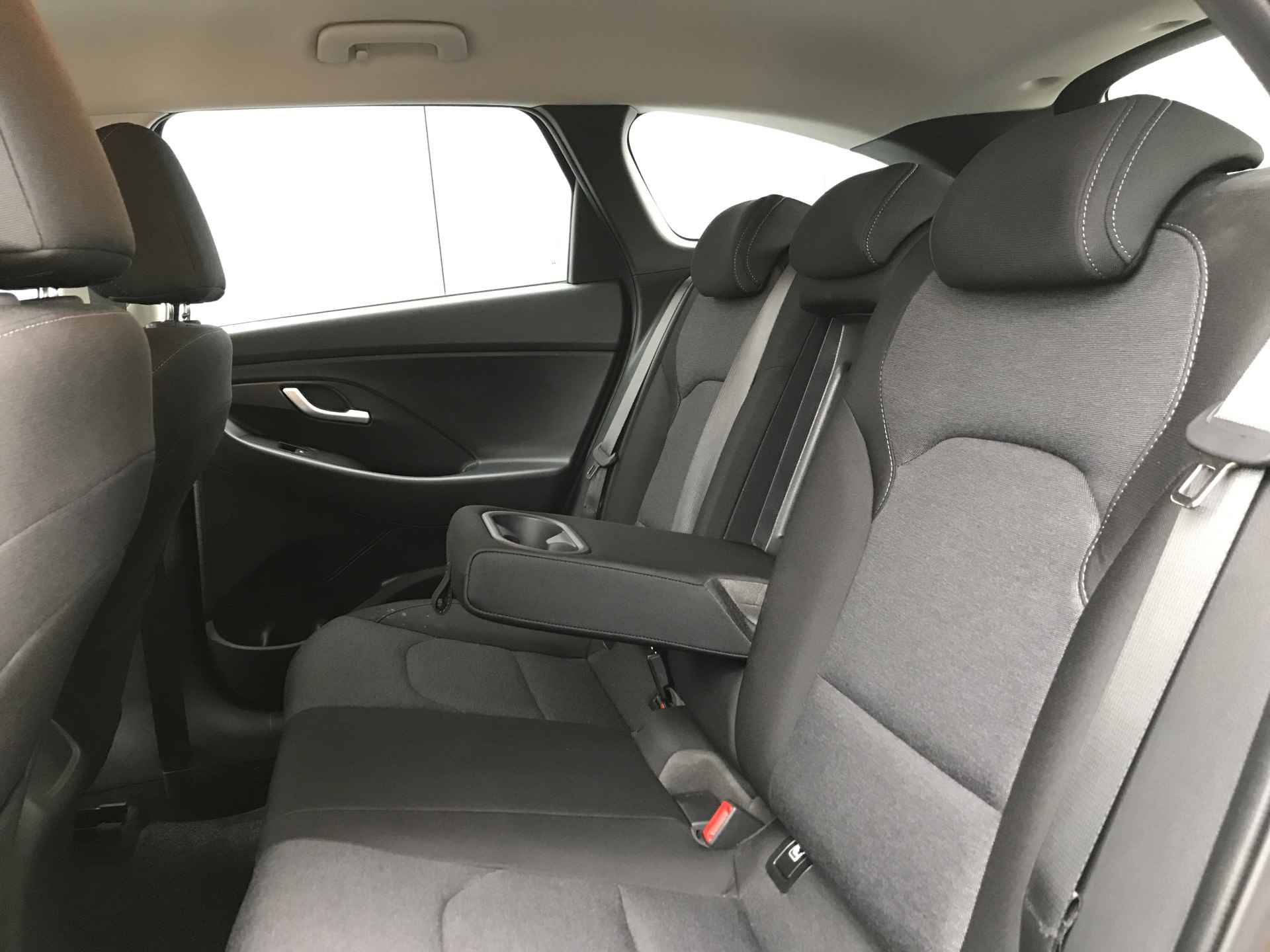 Hyundai i30 Wagon 1.0 T-GDI 120pk MHEV Comfort Smart | Camera | Climate | Keyless | NL. Auto | Full Led | Navigatie | 16" Lichtmetaal | Park - 12/26