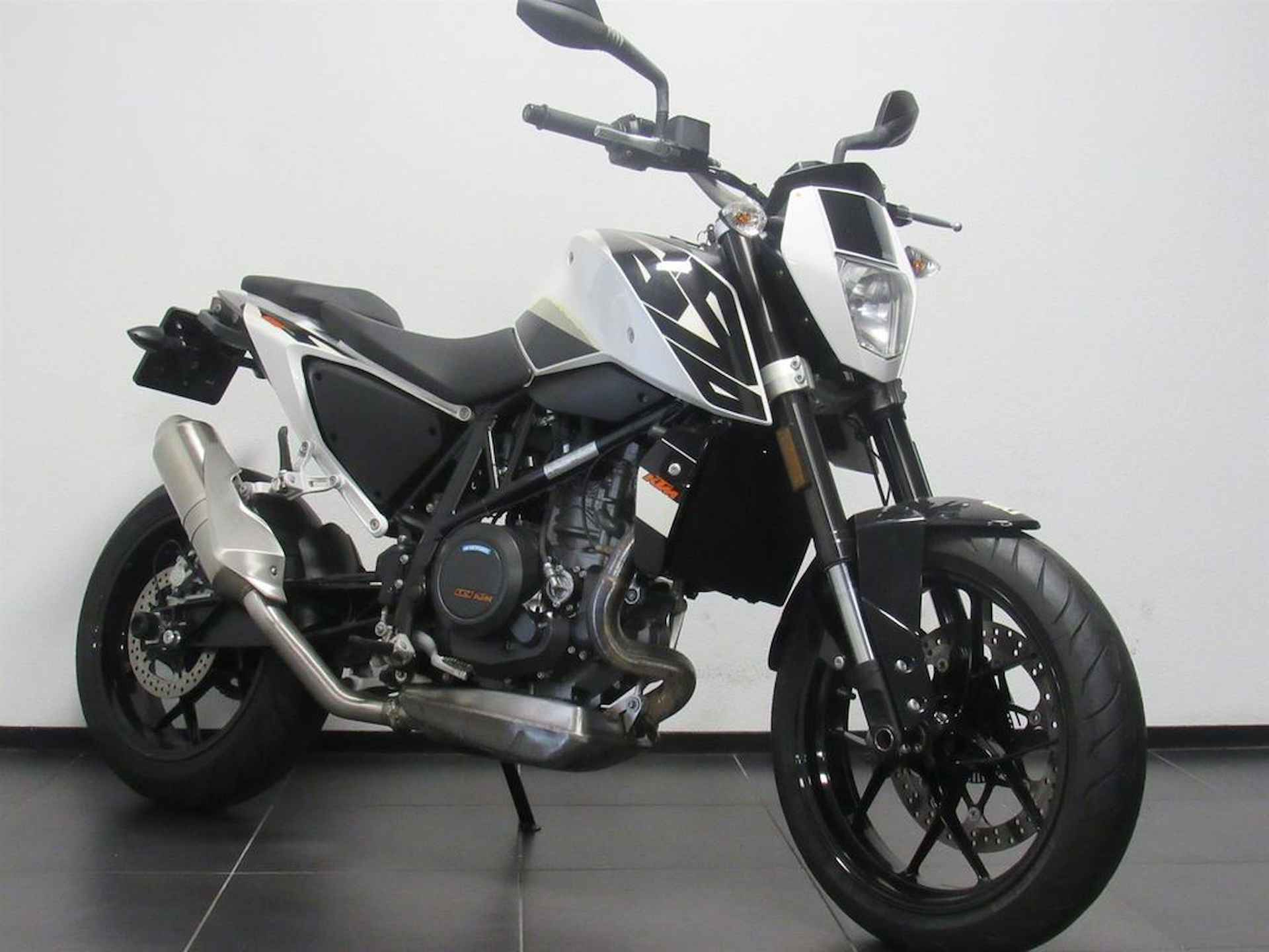 KTM 690 DUKE ABS - 2/6