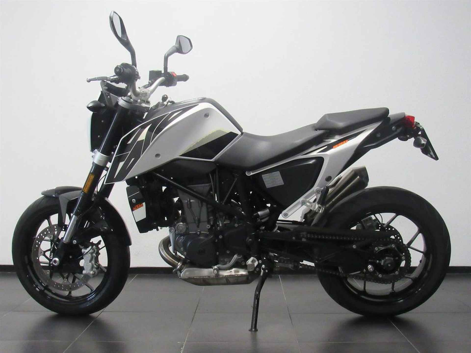 KTM 690 DUKE ABS - 4/6