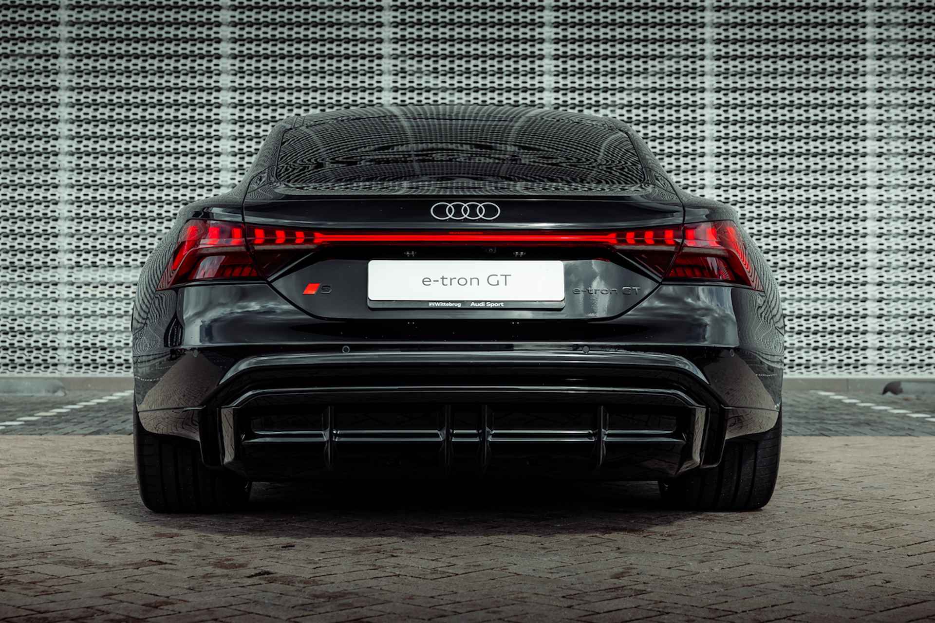 Audi S e-tron GT 97 kWh 680pk | Panoramadak smart glass | Sportstoel Pro | Assistentiepakket plus | Vierwielbesturing | B&O | Carbon inleg | Head Up | Matrix Laser | 21' LM velgen | Designpakket rood | Homelink - 6/39