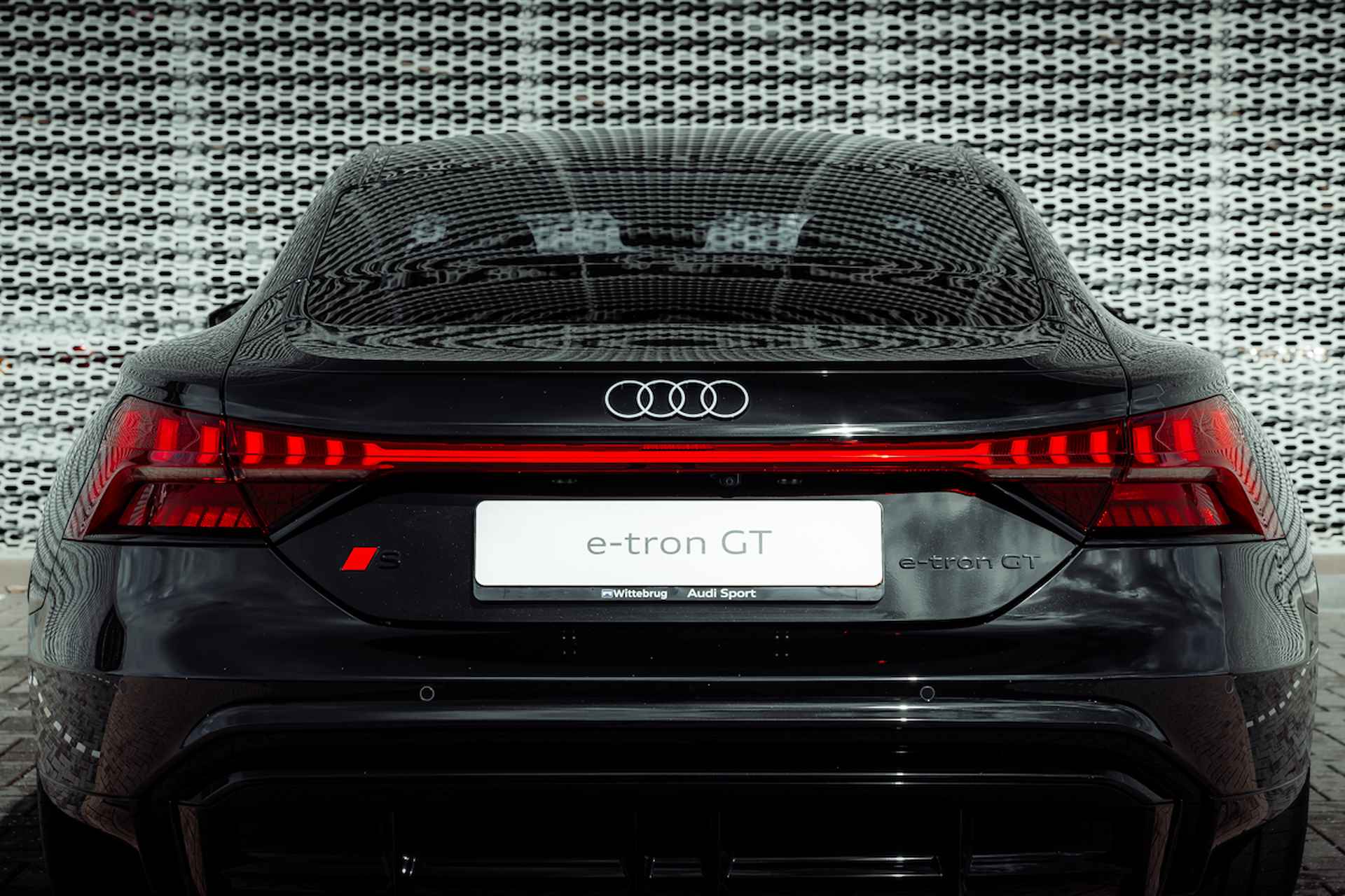 Audi S e-tron GT 97 kWh 680pk | Panoramadak smart glass | Sportstoel Pro | Assistentiepakket plus | Vierwielbesturing | B&O | Carbon inleg | Head Up | Matrix Laser | 21' LM velgen | Designpakket rood | Homelink - 12/39