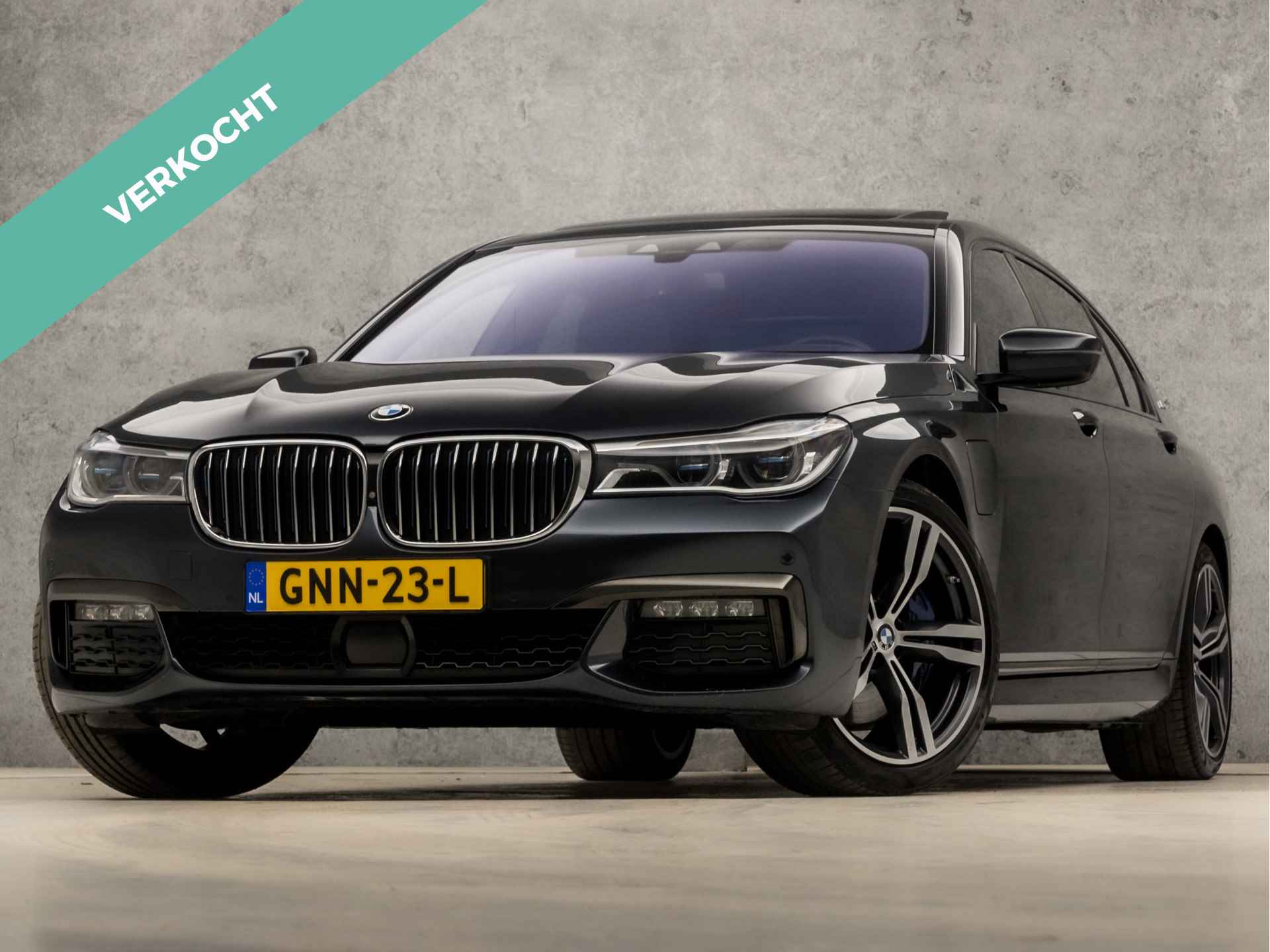 BMW 7 Serie 740Le xDrive iPerformance High Executive 327Pk Automaat (PANORAMADAK, LUCHTVERING, MASSAGE, SOFT CLOSE, MEMORY SEATS, HEAD-UP DISPLAY, 360 CAMERA, LASER KOPLAMPEN, STOELKOELING, NIEUWSTAAT) - 1/56