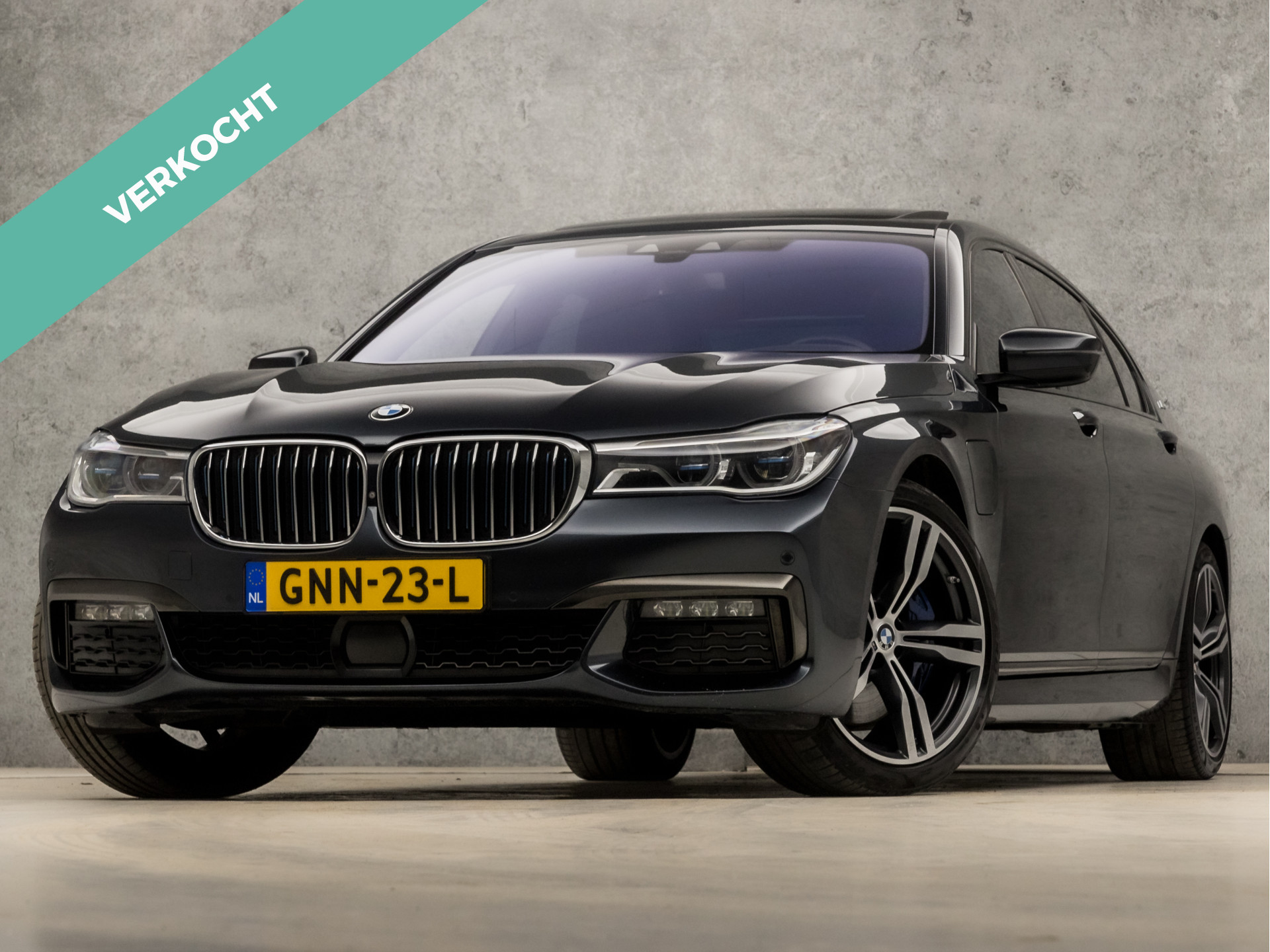 BMW 7 Serie 740Le xDrive iPerformance High Executive 327Pk Automaat (PANORAMADAK, LUCHTVERING, MASSAGE, SOFT CLOSE, MEMORY SEATS, HEAD-UP DISPLAY, 360 CAMERA, LASER KOPLAMPEN, STOELKOELING, NIEUWSTAAT)