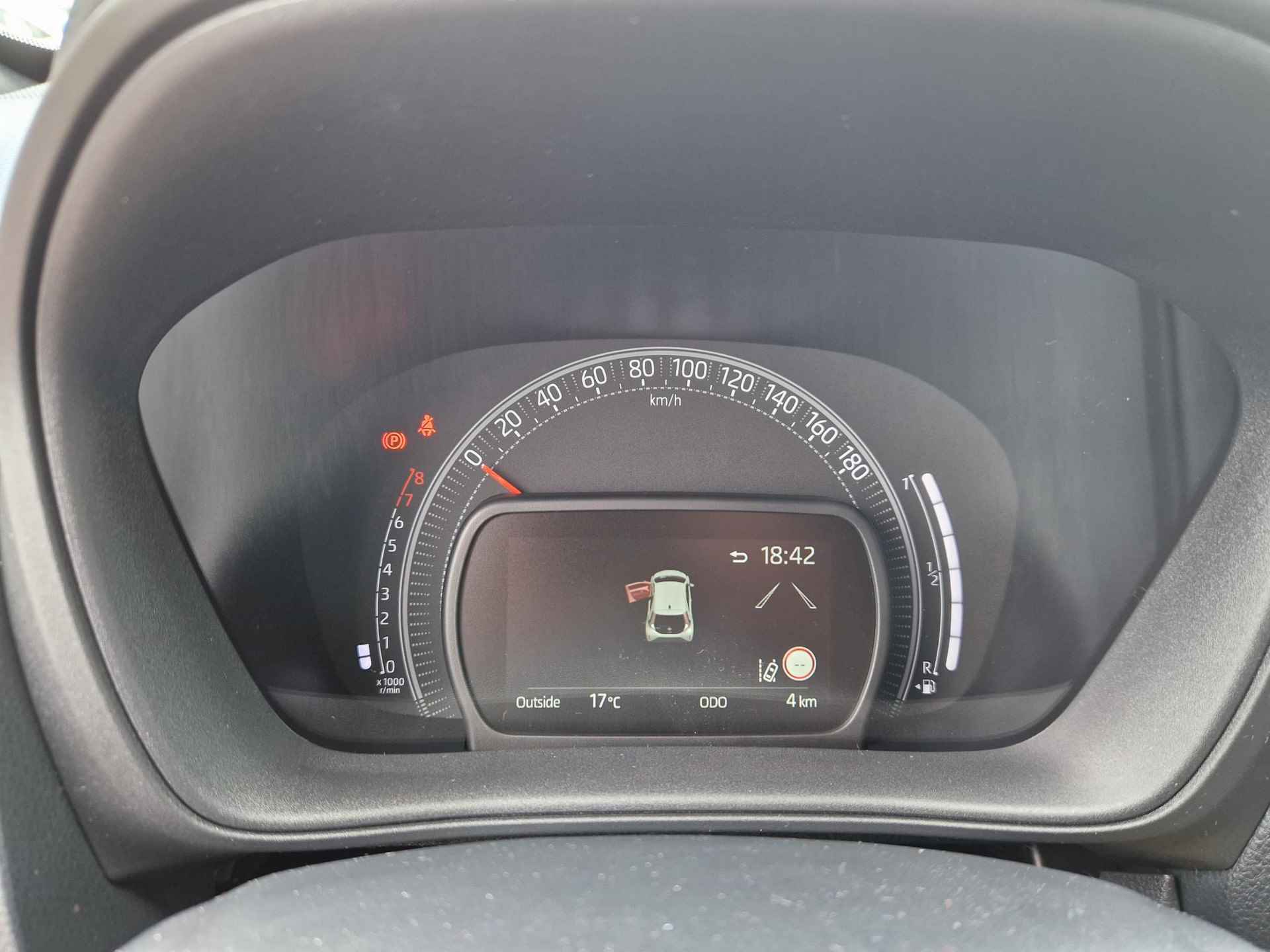 Toyota Aygo X 1.0 VVT-i MT envy | Navi | Clima | Cruise | Carplay | Camera | draadloos tel. lader | - 10/24