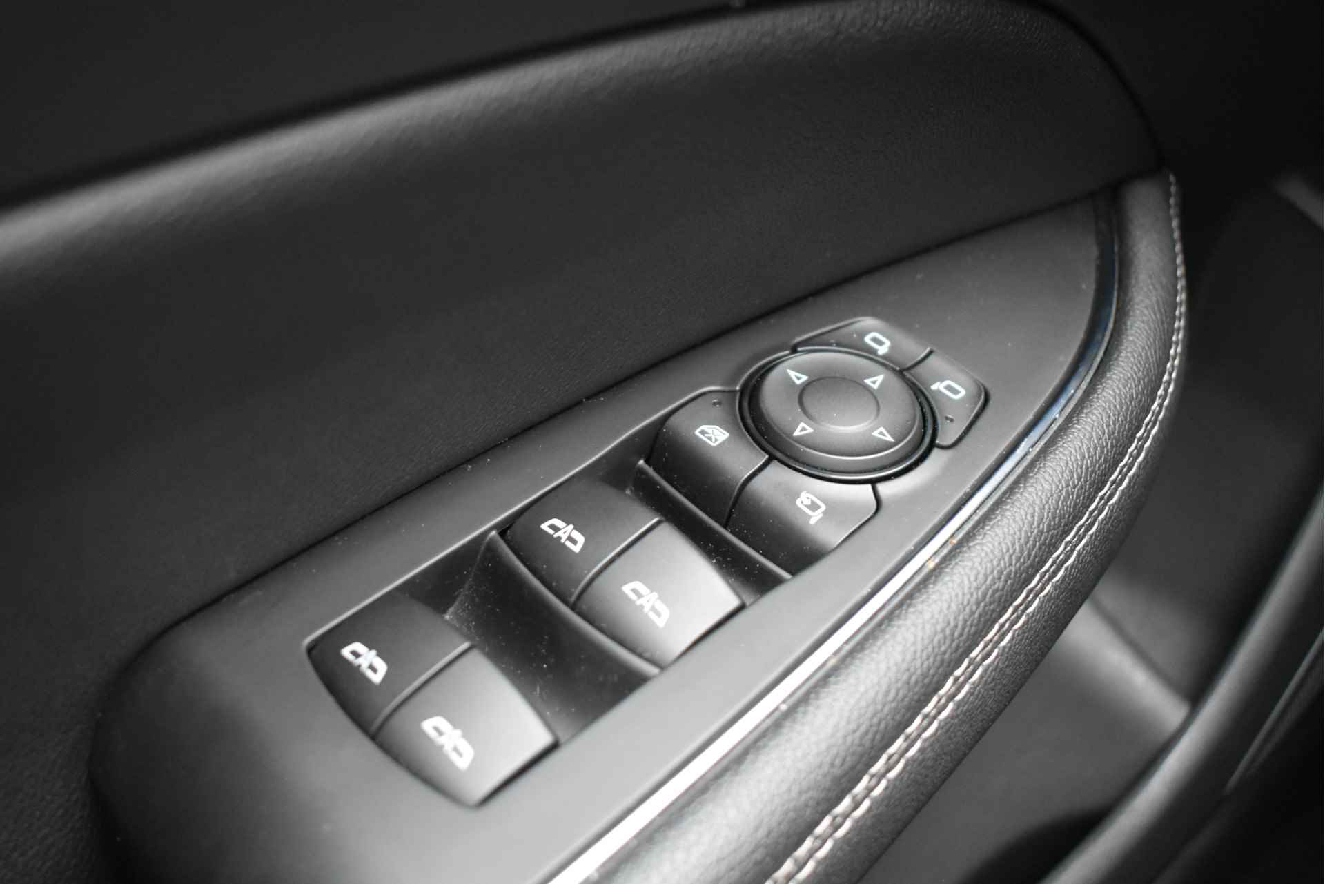 Opel Insignia Grand Sport 2.0 Turbo GS Line 200pk Automaat | Schuif-/Kanteldak | Alcantara | Elektr. Comfortstoelen | LED-Matrix | Stoel/Stuur - 31/62