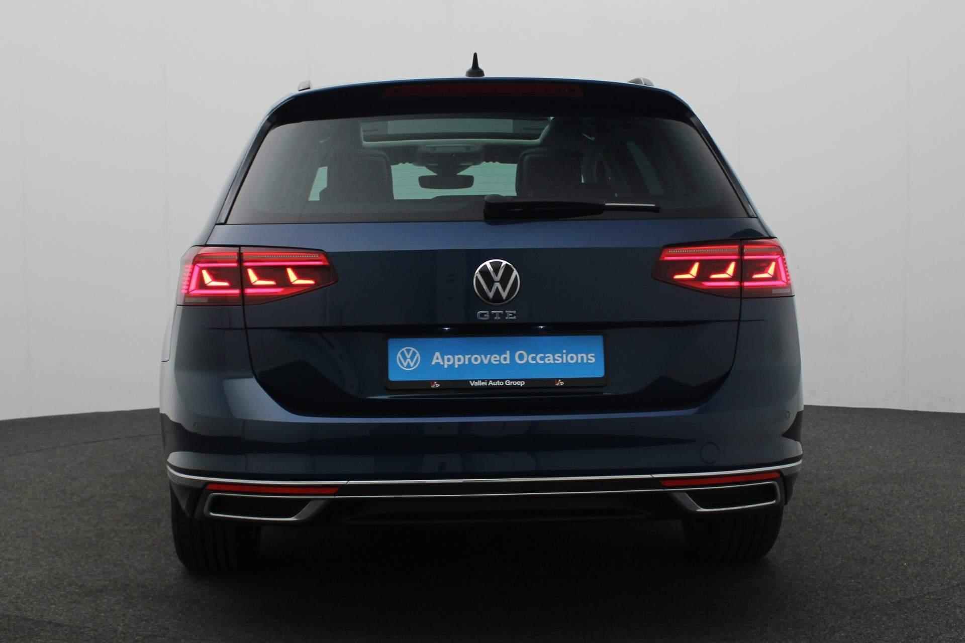 Volkswagen Passat Variant 1.4 TSI 218PK DSG PHEV GTE Business | Pano | Trekhaak | Adaptief onderstel | HUD | IQ Light | Keyless | Navi Discover Pro | Camera | 17 inch | ACC - 24/47