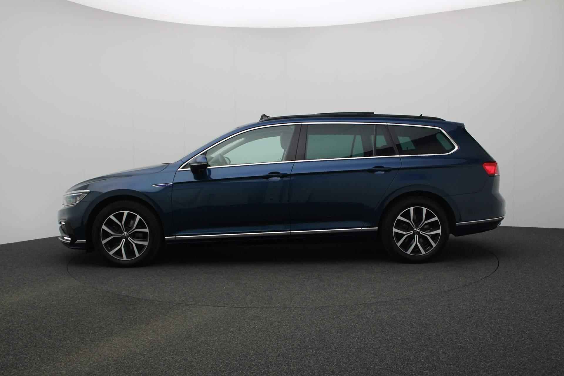 Volkswagen Passat Variant 1.4 TSI 218PK DSG PHEV GTE Business | Pano | Trekhaak | Adaptief onderstel | HUD | IQ Light | Keyless | Navi Discover Pro | Camera | 17 inch | ACC - 25/47