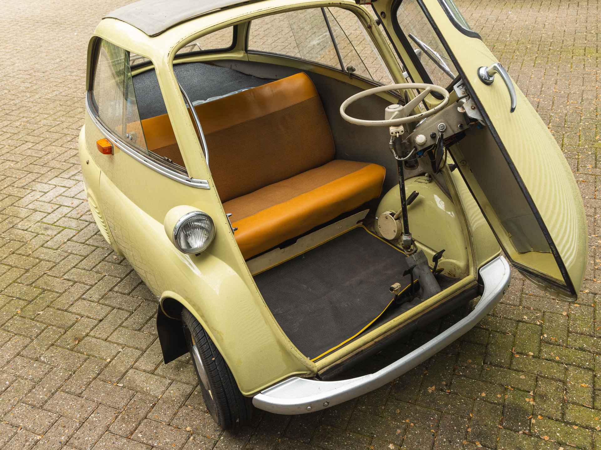 BMW Isetta Moto Coupé DeLuxe - 300ccm - 3/48