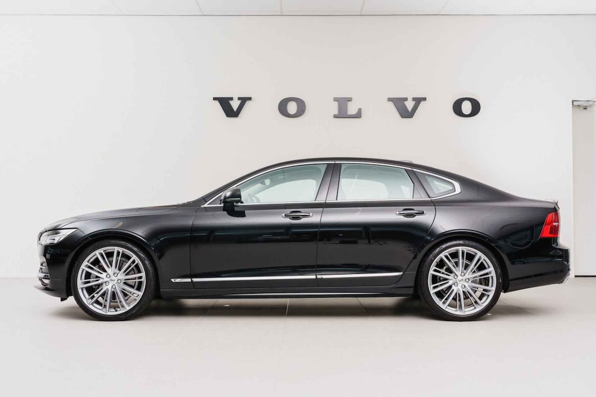 VOLVO S90 T4 Inscription, Luxury,Scandinavian, Versatility, Plus Line - 2/23