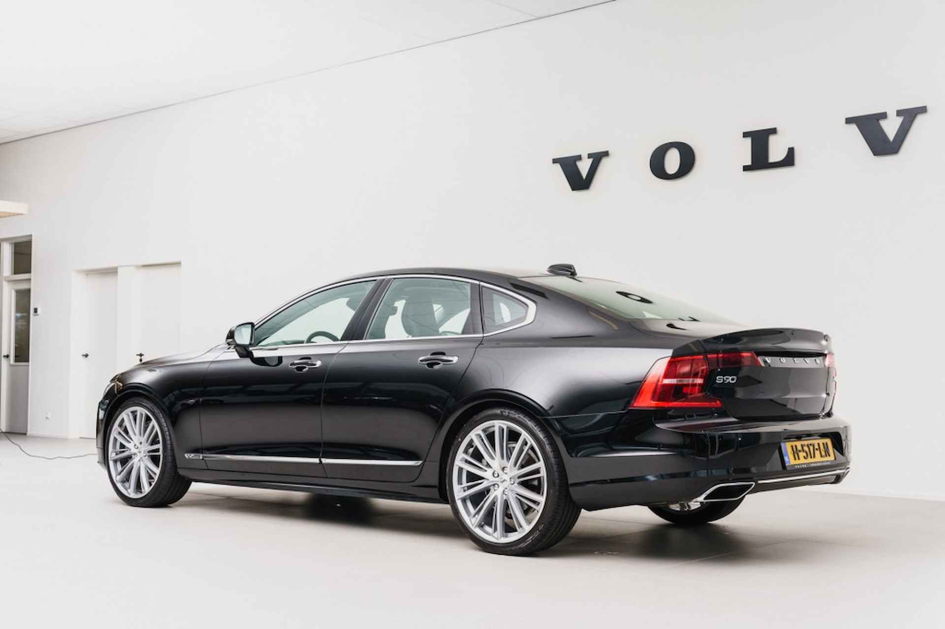 VOLVO S90 T4 Inscription, Luxury,Scandinavian, Versatility, Plus Line - 3/23