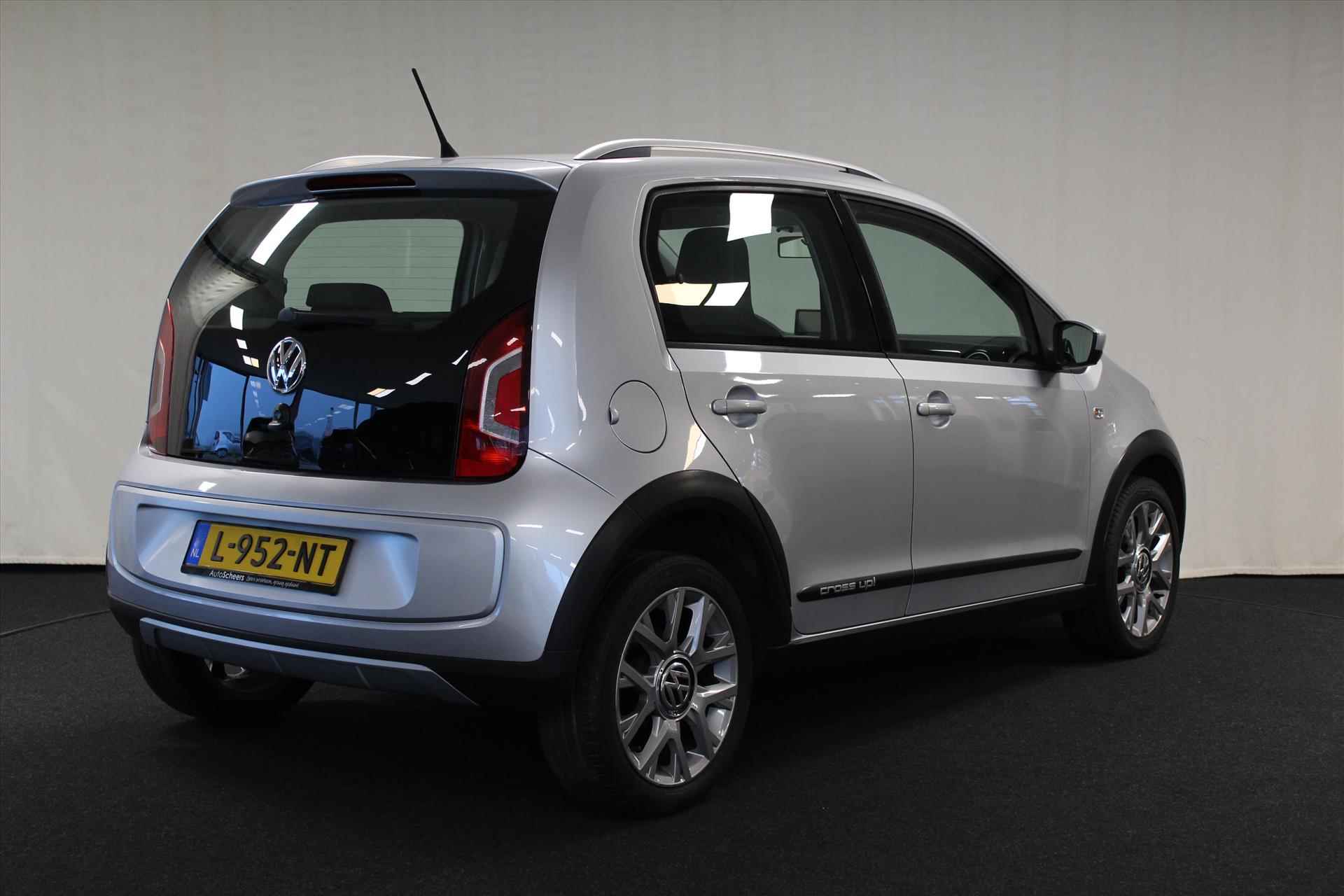 Volkswagen Up! 1.0 75PK 5D BMT Cross Up! - 4/27