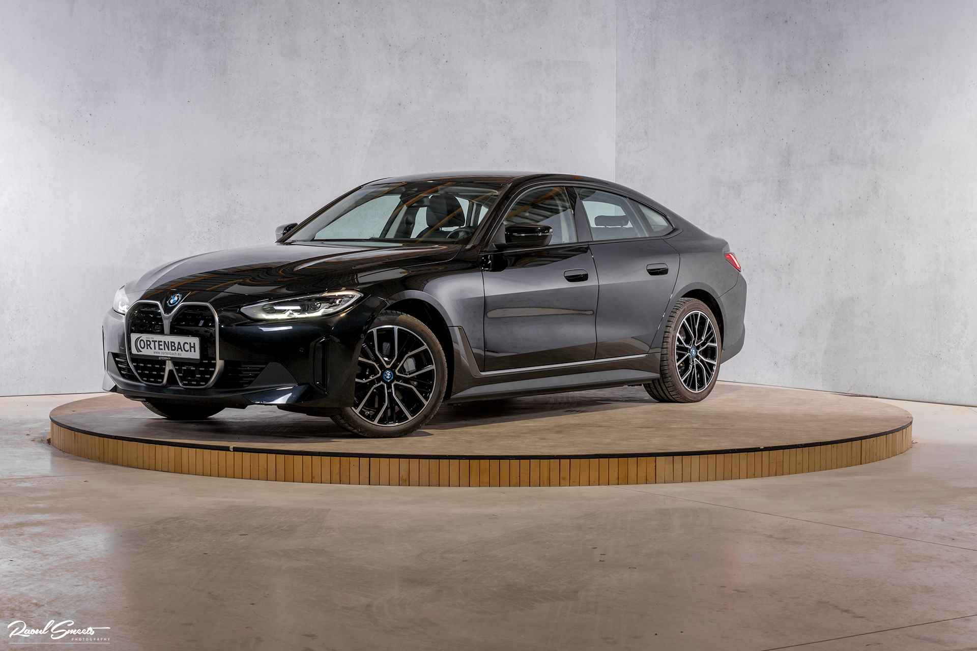 BMW i4 eDrive40 Executive Sport 84 kWh | Apple carplay | Adaptieve cruise | Leder/stof | - 1/54